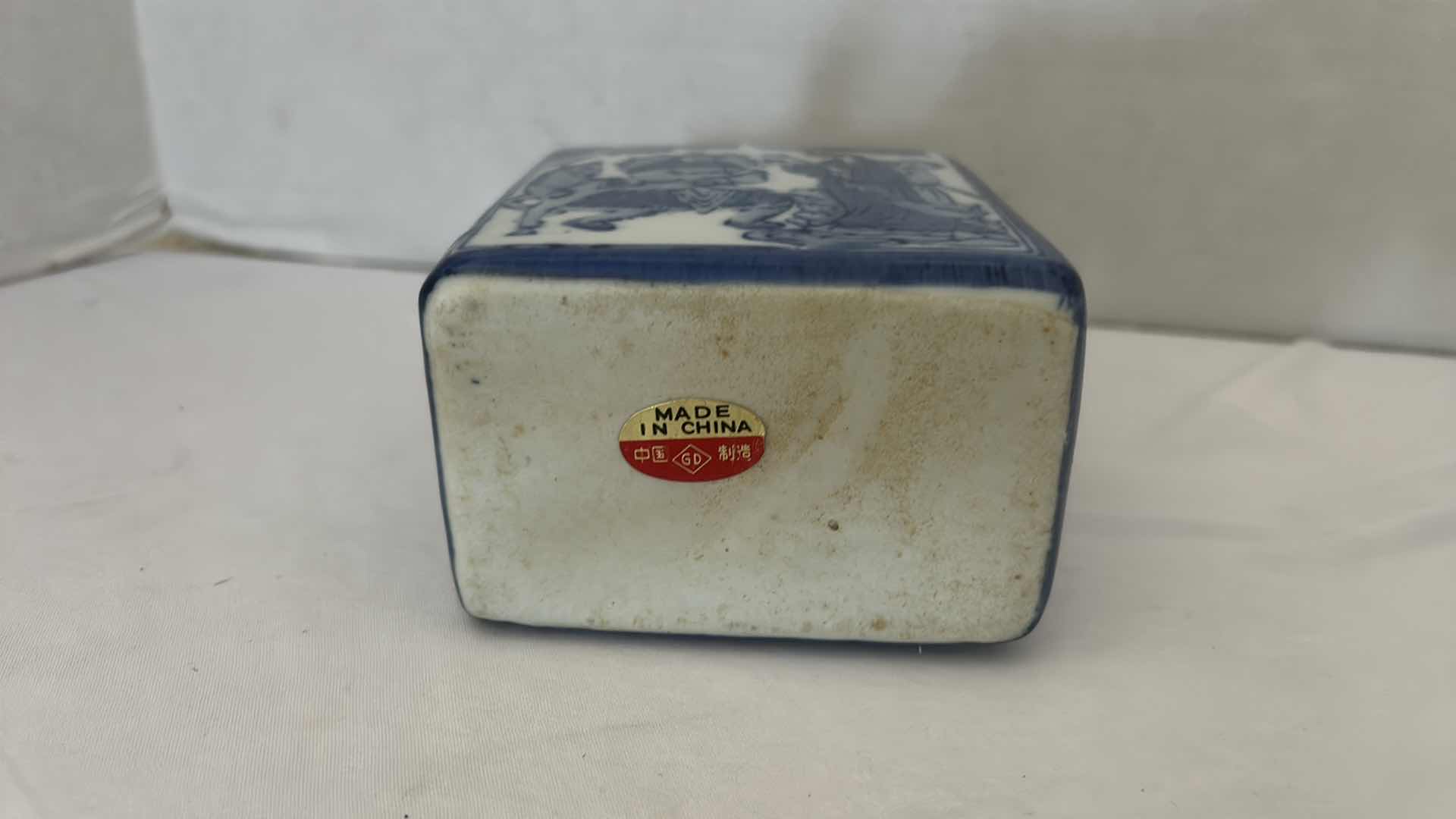 Photo 3 of 1940’S CHINESE CHINOISERIE PORCELAIN TEA CADDY $65 H5.5”