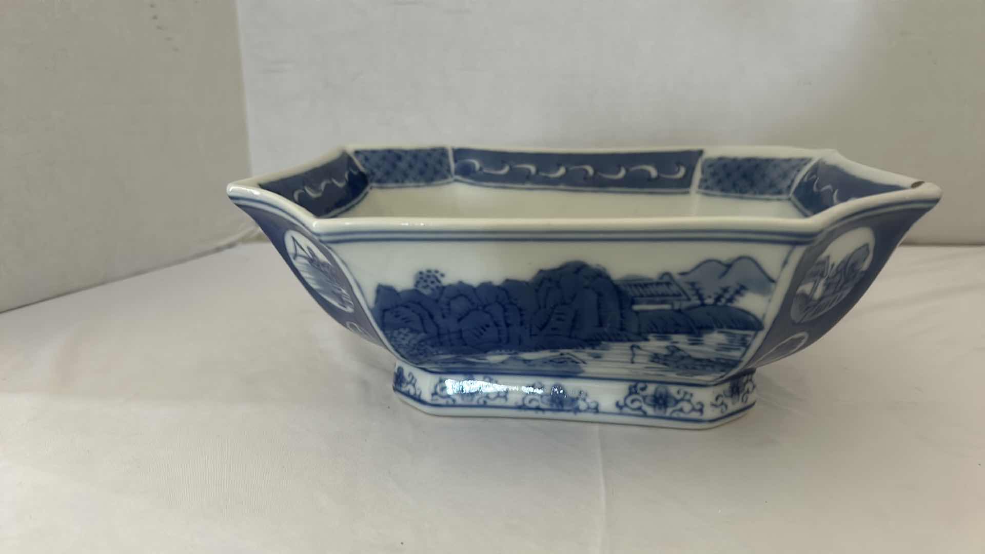 Photo 1 of ANTIQUE CHINESE BLUE & WHITE PORCELAIN BOWL 