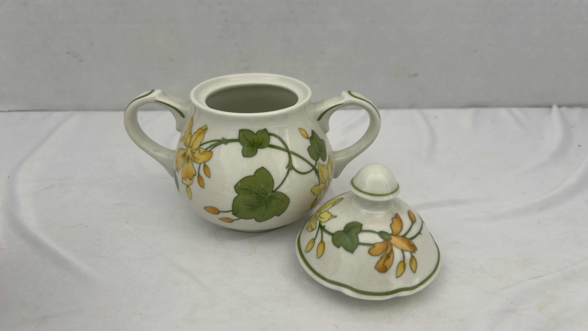 Photo 2 of 2-  VILLEROY AND BOTCH GERANIUM TUREEN & SUGAR BOWL-MADE IN GERMANY