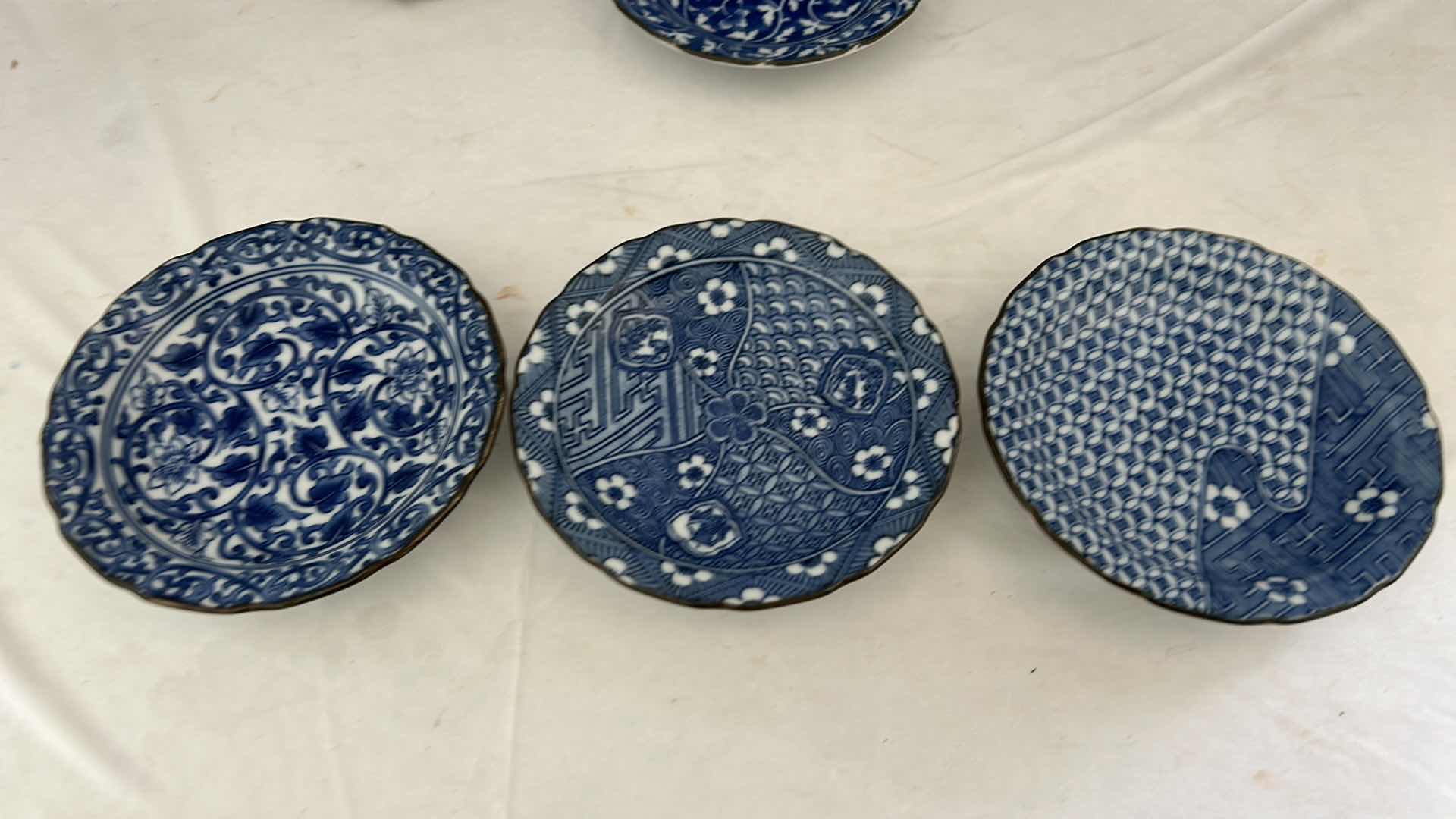 Photo 2 of 7 -BLUE & WHITE CHINESE PORCELAIN PLATES & SAUCERS 