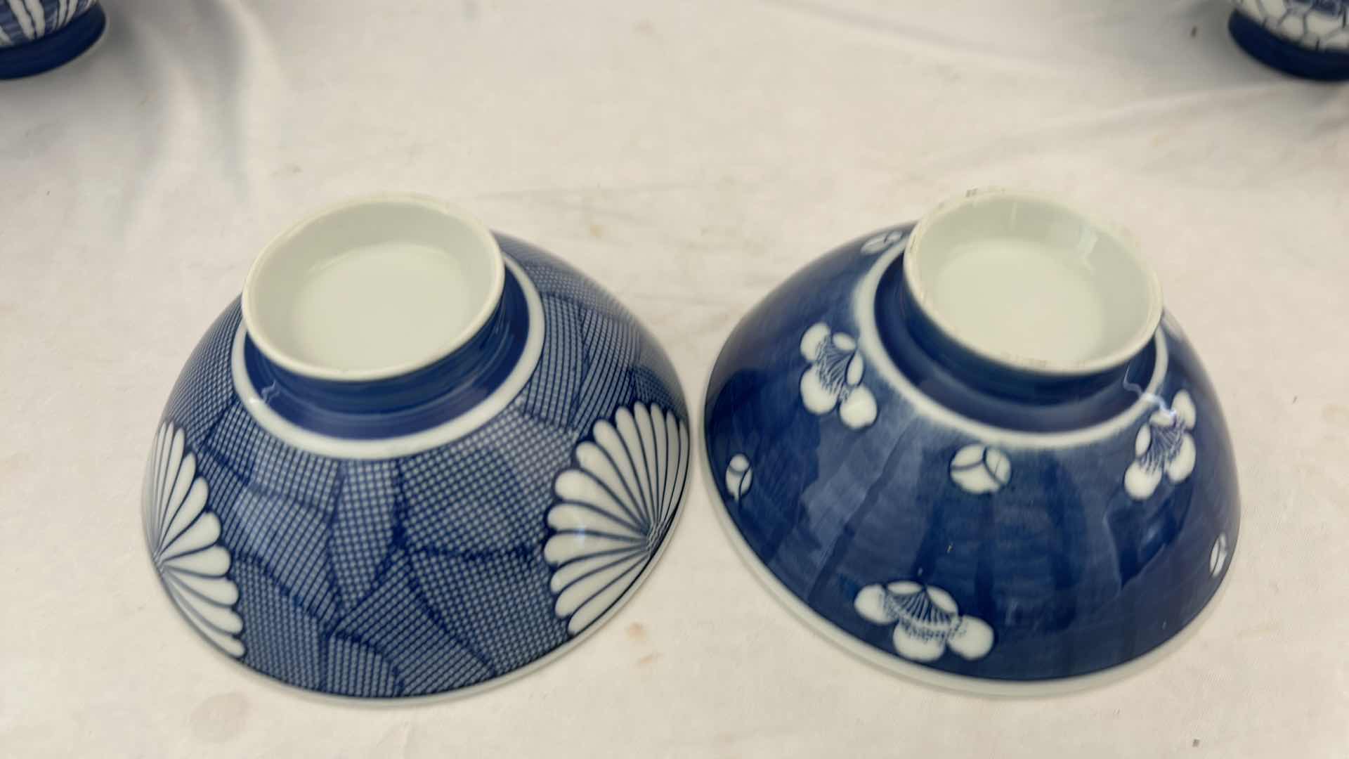 Photo 8 of 9 - BLUE AND WHITE CHINESE PORCELAIN BOWLS