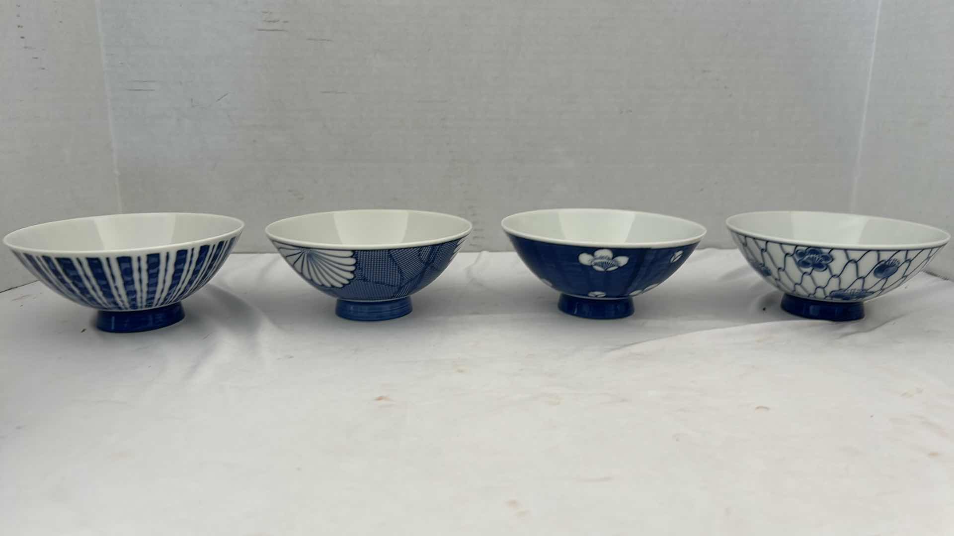 Photo 7 of 9 - BLUE AND WHITE CHINESE PORCELAIN BOWLS