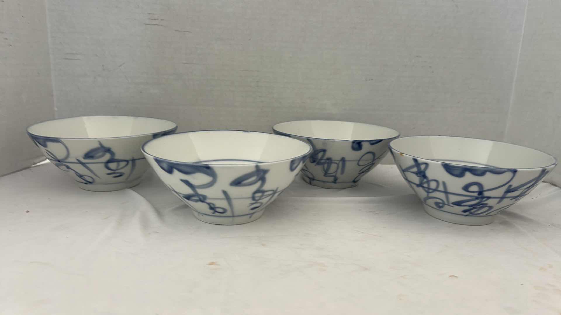 Photo 4 of 9 - BLUE AND WHITE CHINESE PORCELAIN BOWLS
