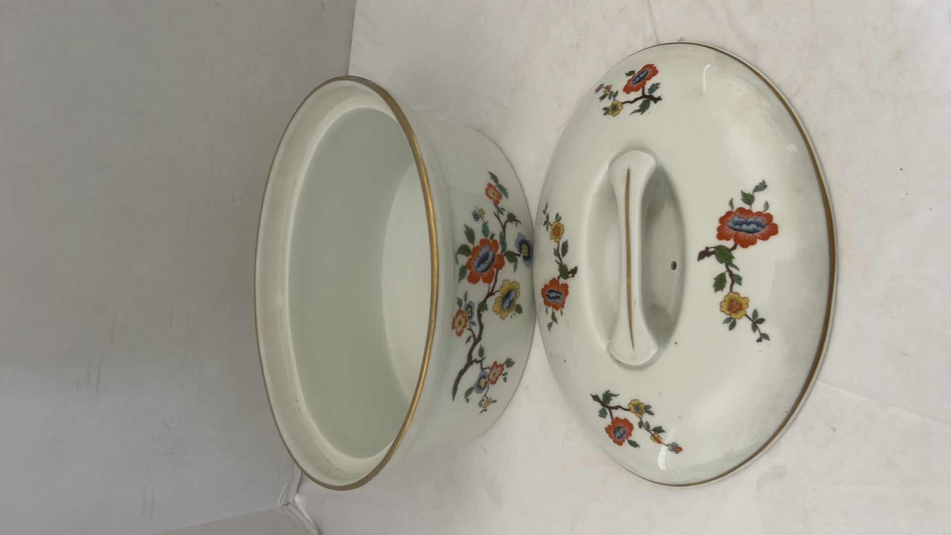 Photo 3 of APILCO PORCELAIN FRANCE CASSEROLE BOWL WITH LID 10” x 4”