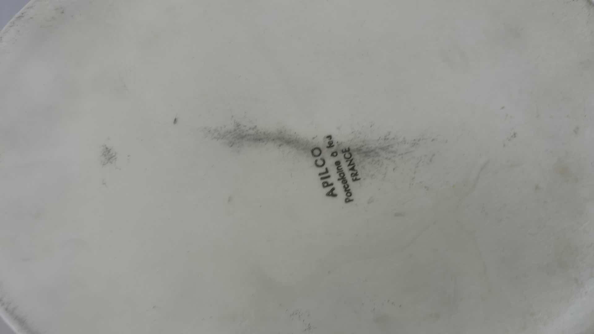 Photo 4 of APILCO PORCELAIN FRANCE CASSEROLE BOWL WITH LID 10” x 4”