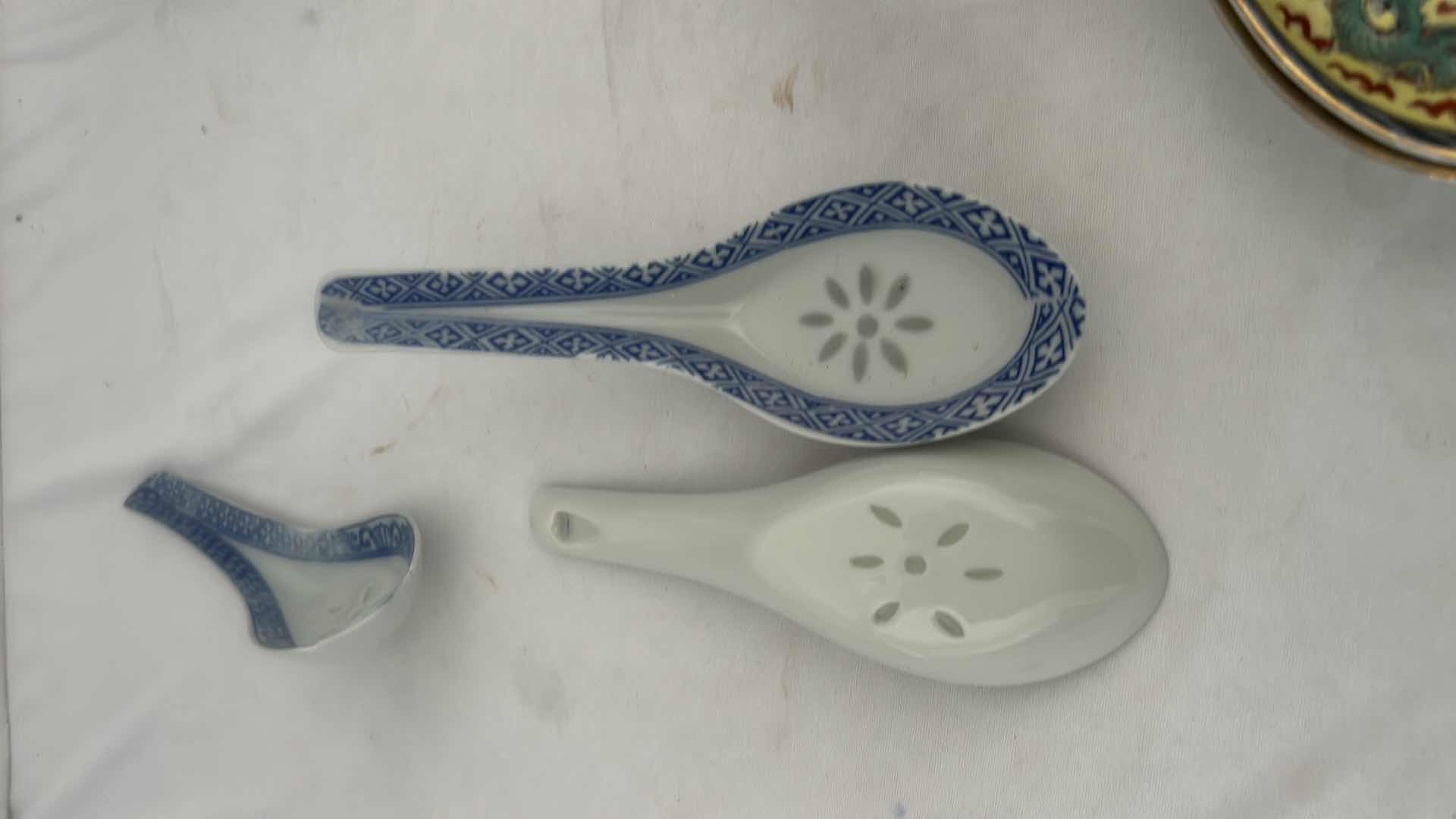 Photo 7 of 11- VINTAGE CHINESE PORCELAIN RICE SOUP SPOONS (VARIOUS COLORS/DESIGNS)