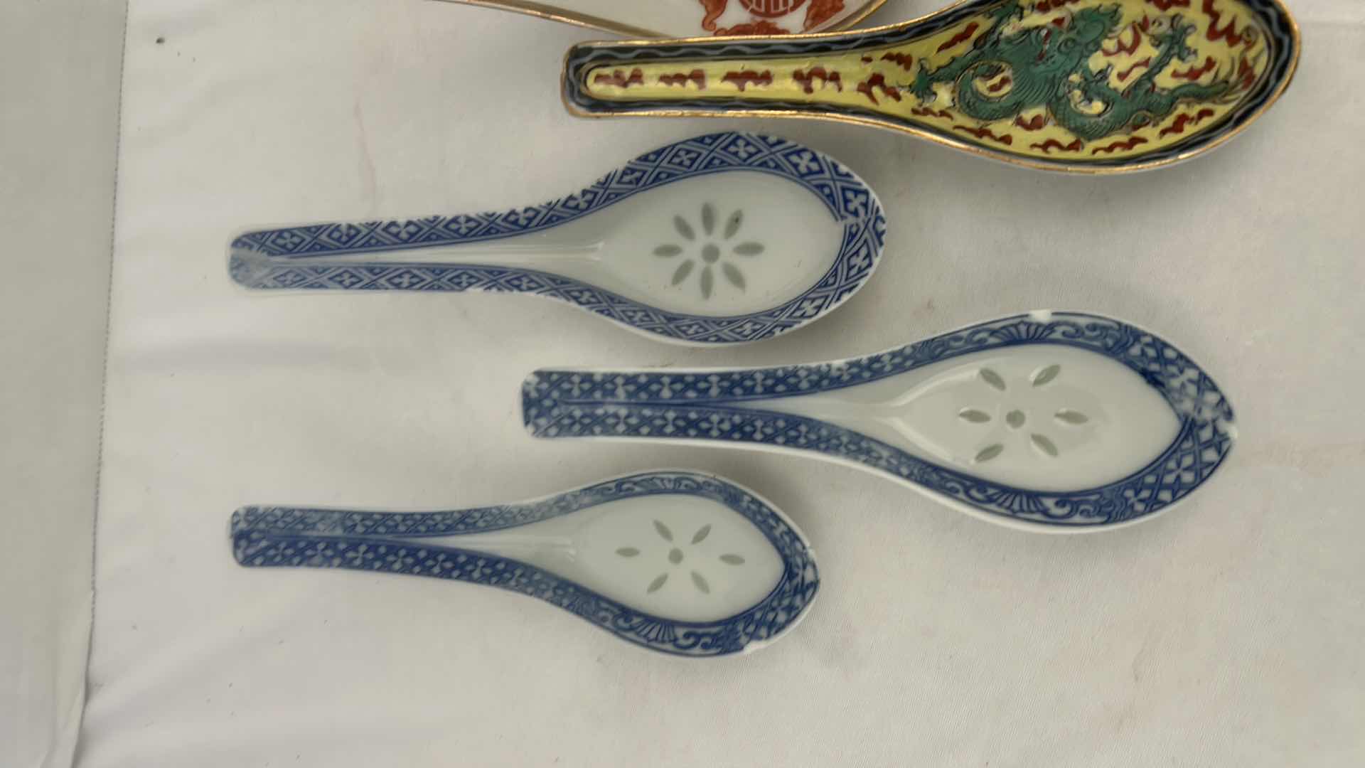 Photo 5 of 11- VINTAGE CHINESE PORCELAIN RICE SOUP SPOONS (VARIOUS COLORS/DESIGNS)