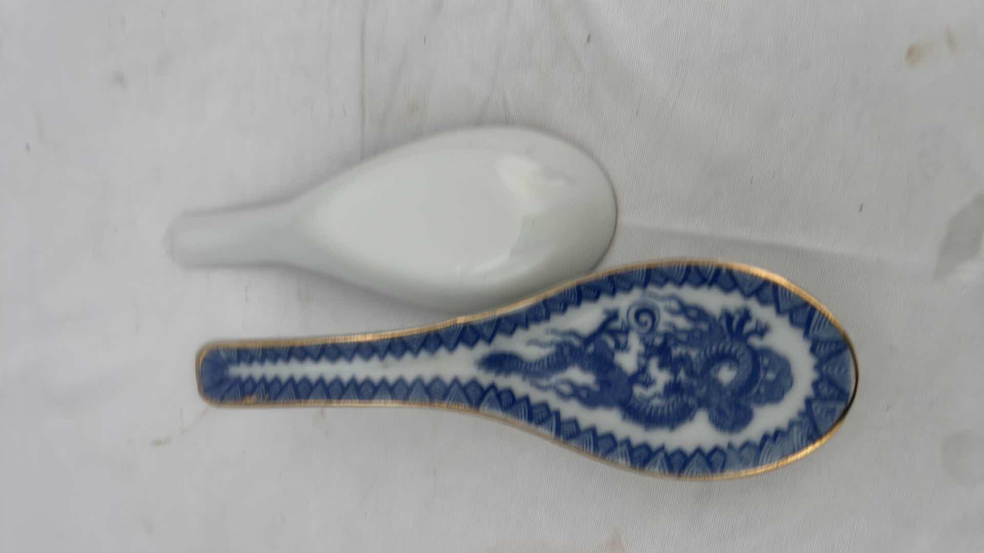 Photo 8 of 11- VINTAGE CHINESE PORCELAIN RICE SOUP SPOONS (VARIOUS COLORS/DESIGNS)