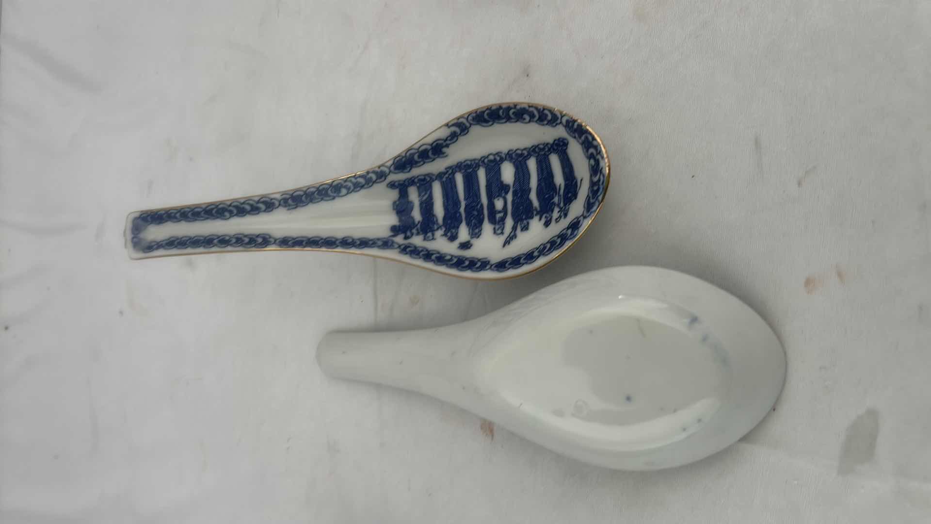 Photo 9 of 11- VINTAGE CHINESE PORCELAIN RICE SOUP SPOONS (VARIOUS COLORS/DESIGNS)
