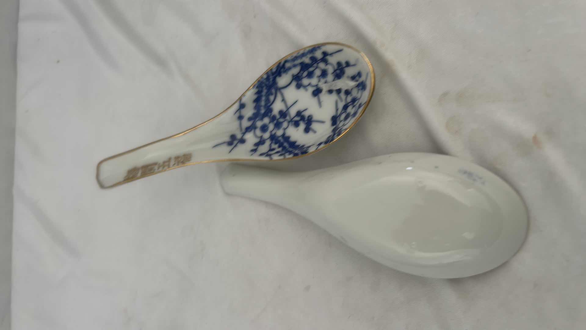 Photo 10 of 11- VINTAGE CHINESE PORCELAIN RICE SOUP SPOONS (VARIOUS COLORS/DESIGNS)