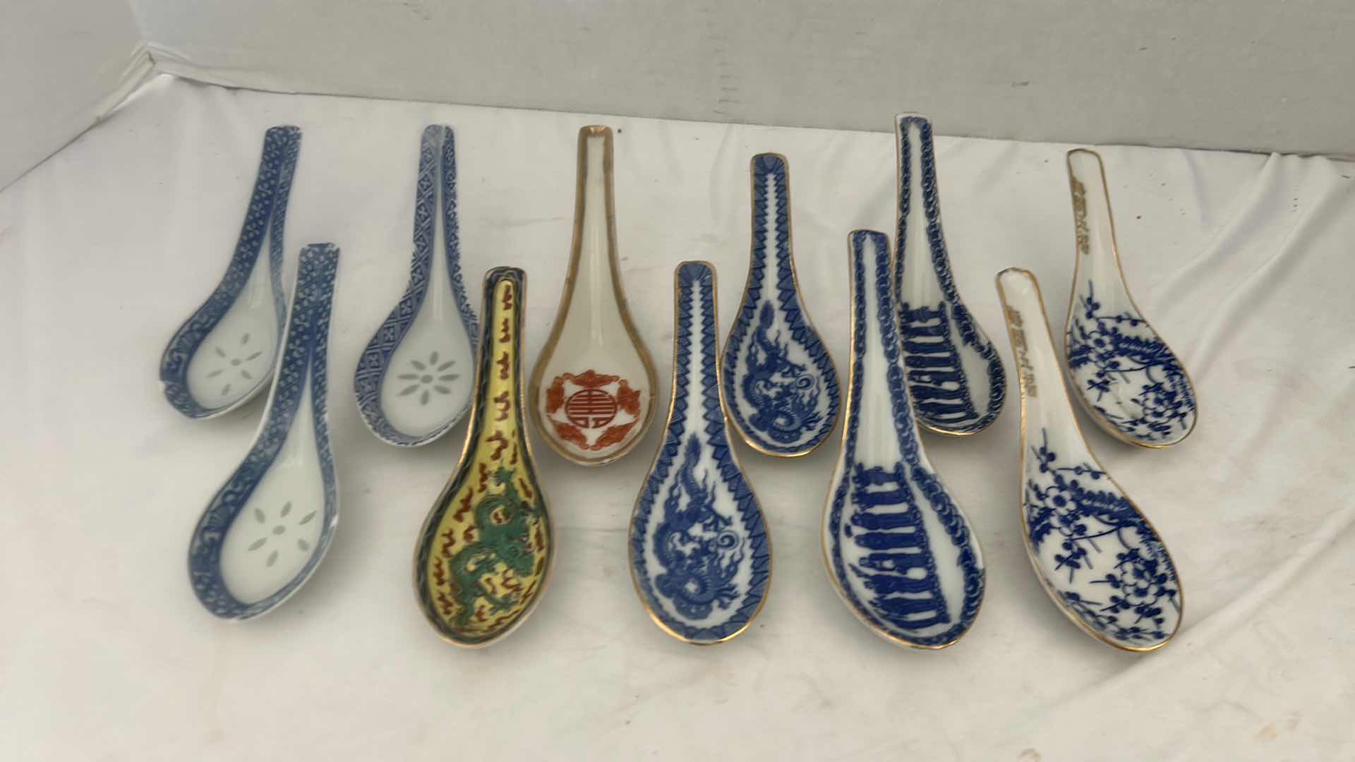 Photo 1 of 11- VINTAGE CHINESE PORCELAIN RICE SOUP SPOONS (VARIOUS COLORS/DESIGNS)