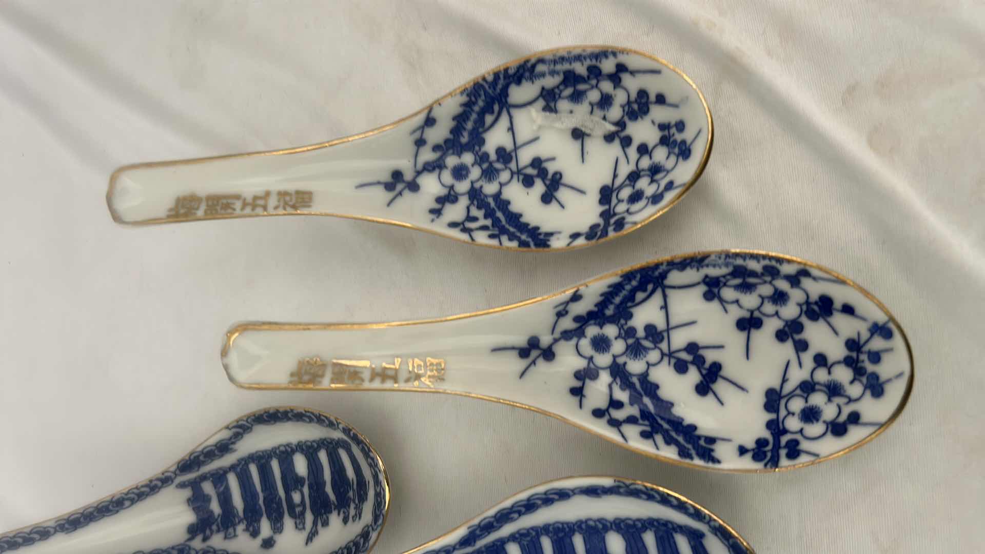 Photo 11 of 11- VINTAGE CHINESE PORCELAIN RICE SOUP SPOONS (VARIOUS COLORS/DESIGNS)
