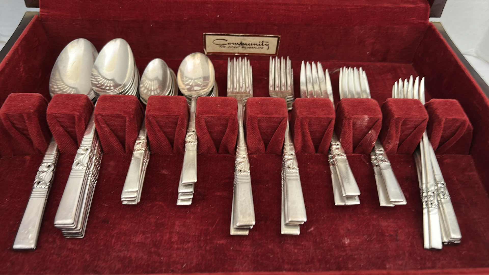 Photo 7 of 53 PC-COMMUNITY MORNING STAR SILVER-PLATED FLATWARE IN STORAGE CASE