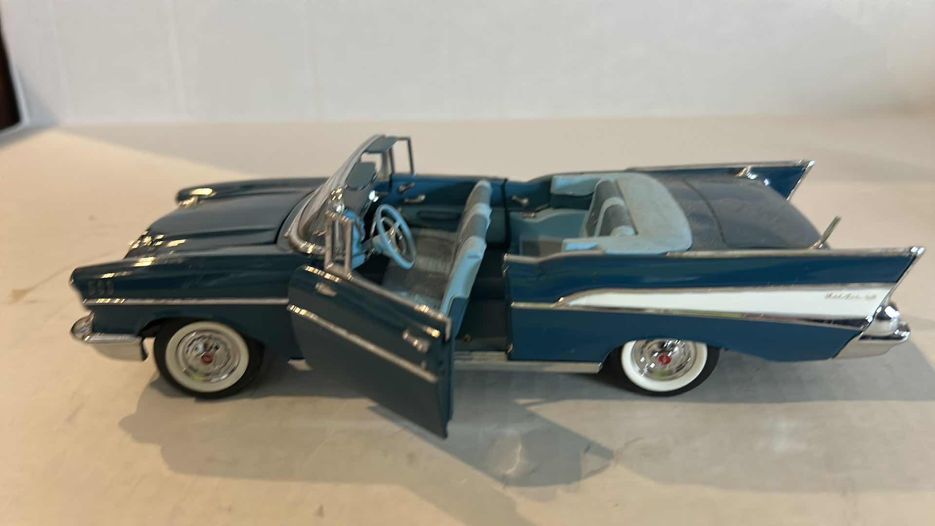 Photo 3 of 9” METAL DANBURY MINT CAR REPLICA