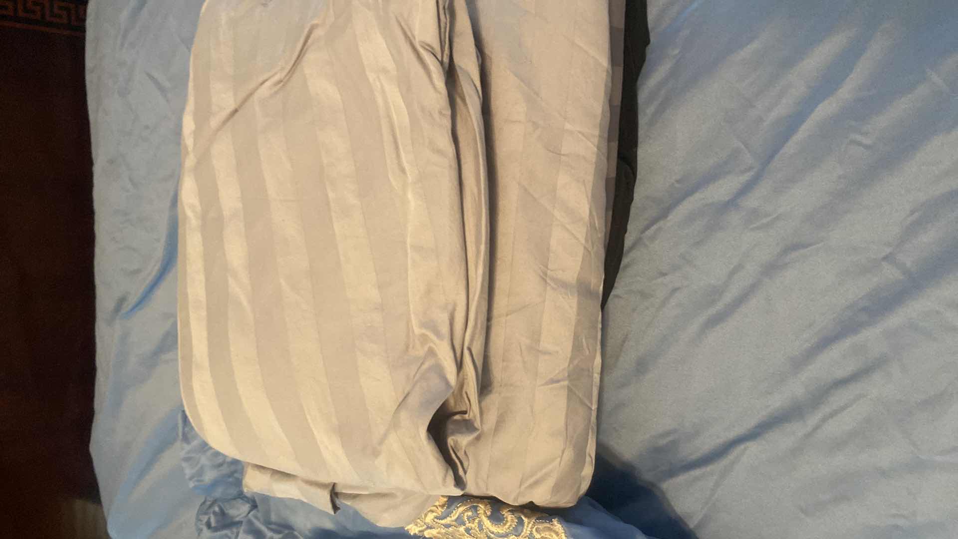 Photo 1 of BLUE DUVET COVER W 2 SHAMS & BLUE COMFORTER , BED SHEETS SIZE KING