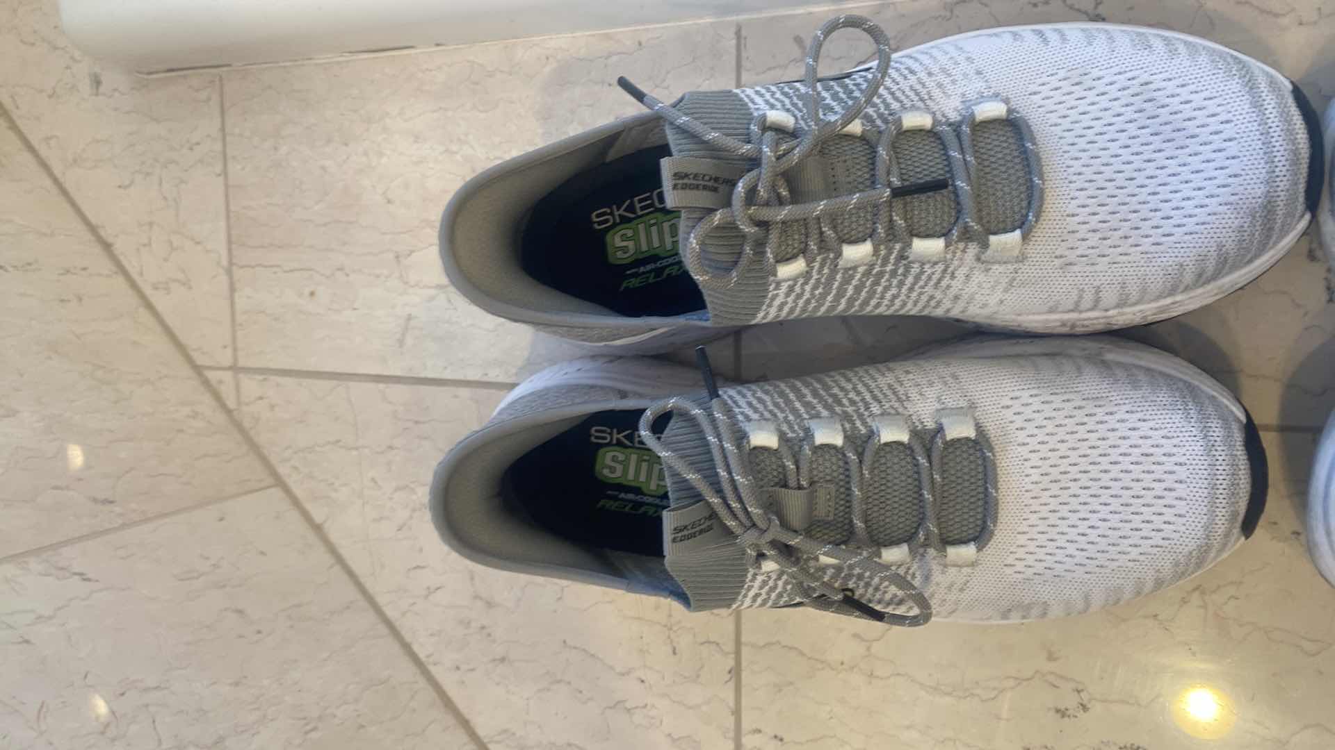 Photo 1 of MENS SKECHERS SNEAKERS SIZE 10