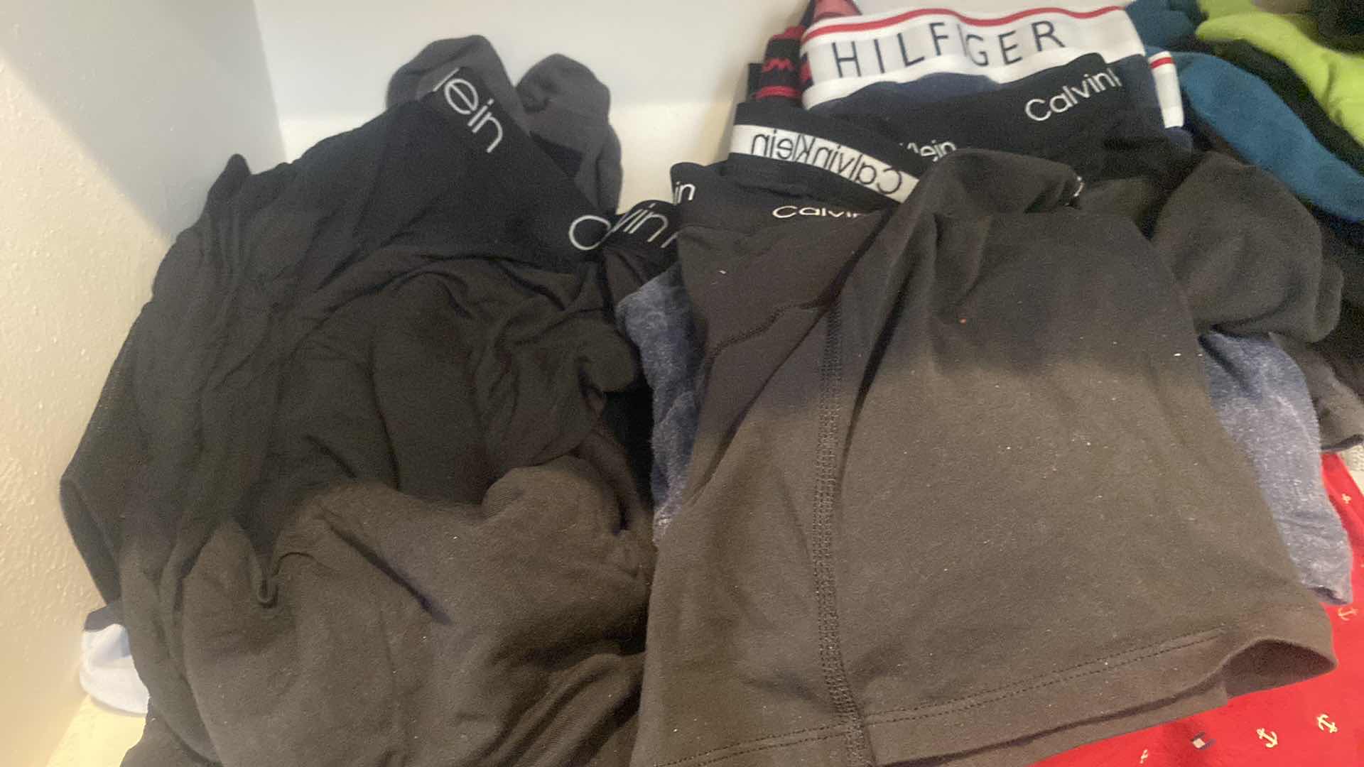 Photo 1 of MENS UNDERWEAR & SOCKS SIZE XL