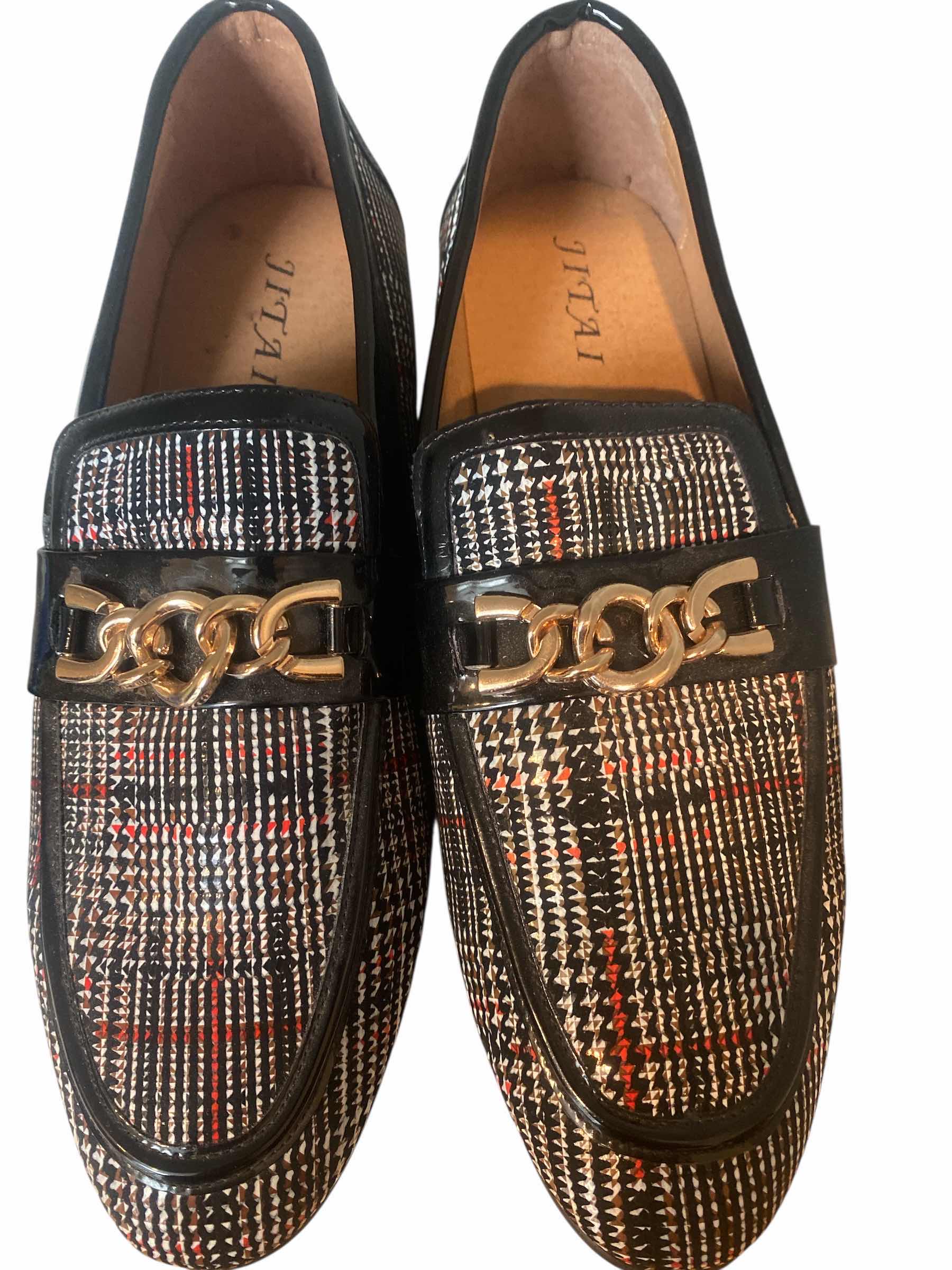 Photo 1 of MENS TITIA LOAFERS EST SIZE 10