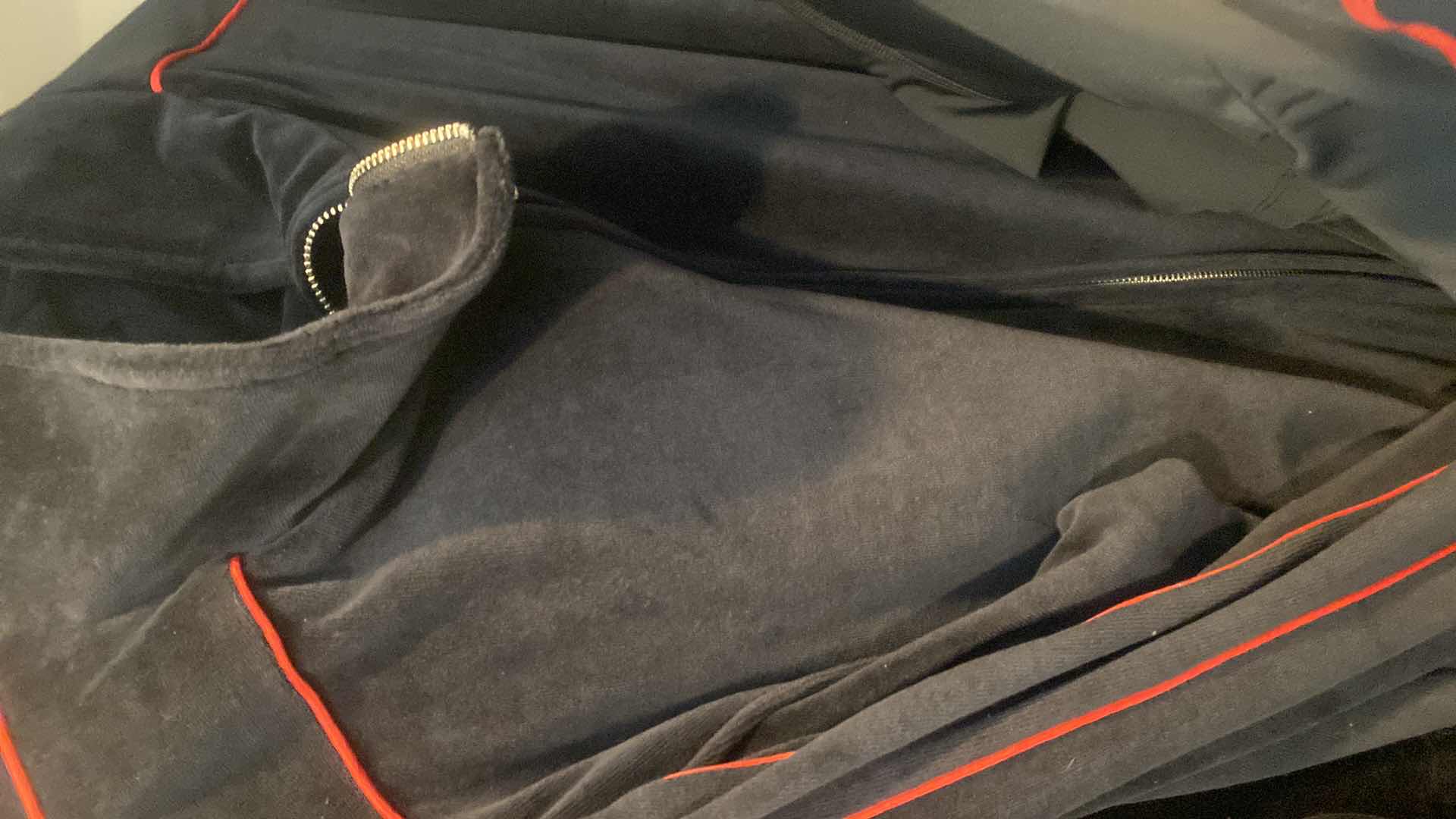 Photo 1 of MENS TRACK SUITS & ZIP UP SWEAT SHIRTS  SIZE X-LARGE