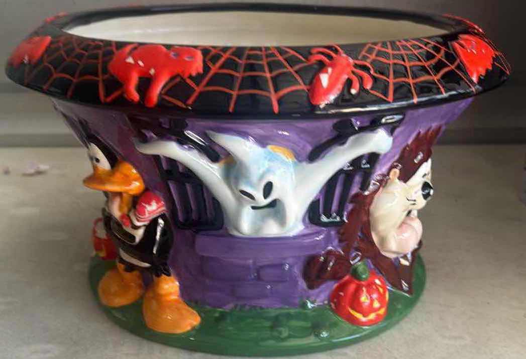 Photo 1 of CONTENTS OF BOX-LOONEY TUNES CANDY BOWL/BLACK/WHITE GLASSORNAMENTS