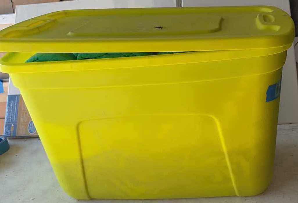 Photo 1 of CONTENTS OF BOX TOWELS
