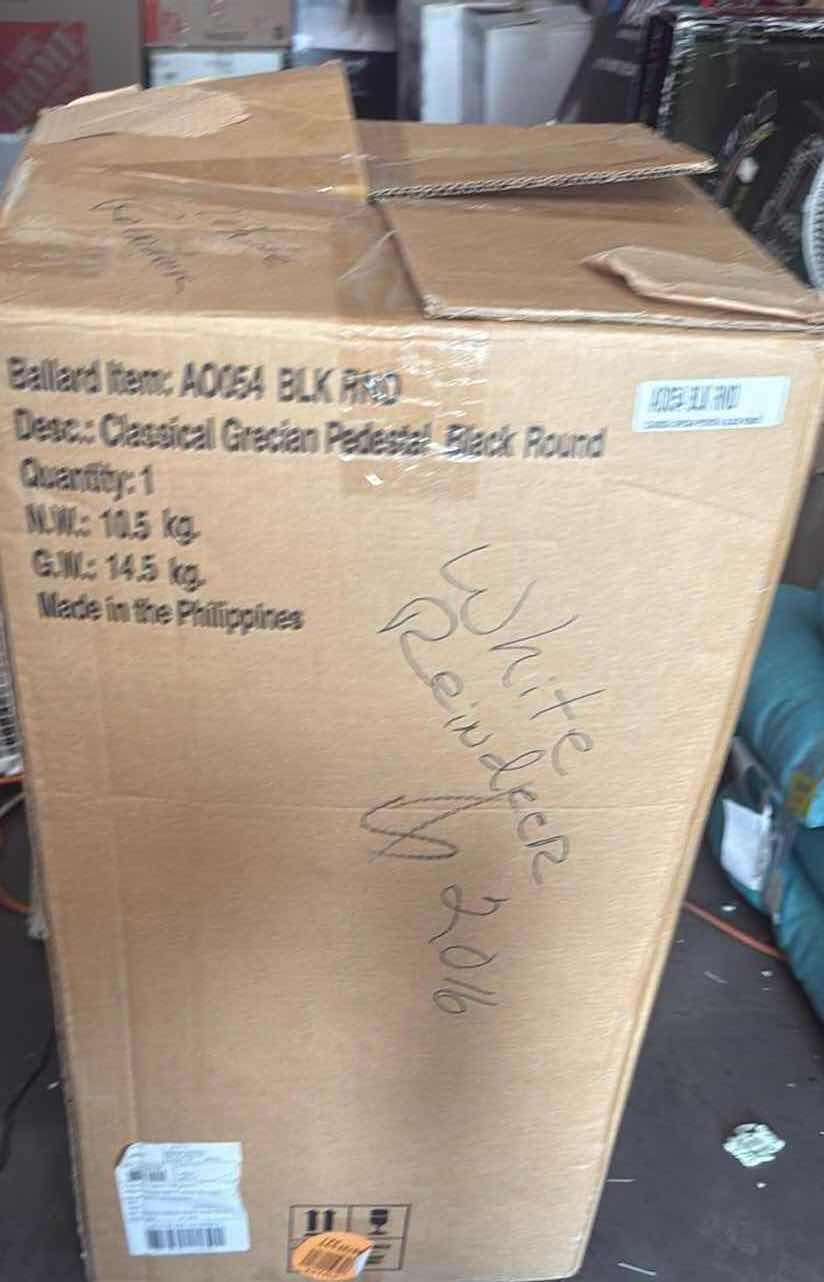Photo 1 of CONTENTS OF BOX- 13 WHITE REINDEER/HOLIDAY DECOR