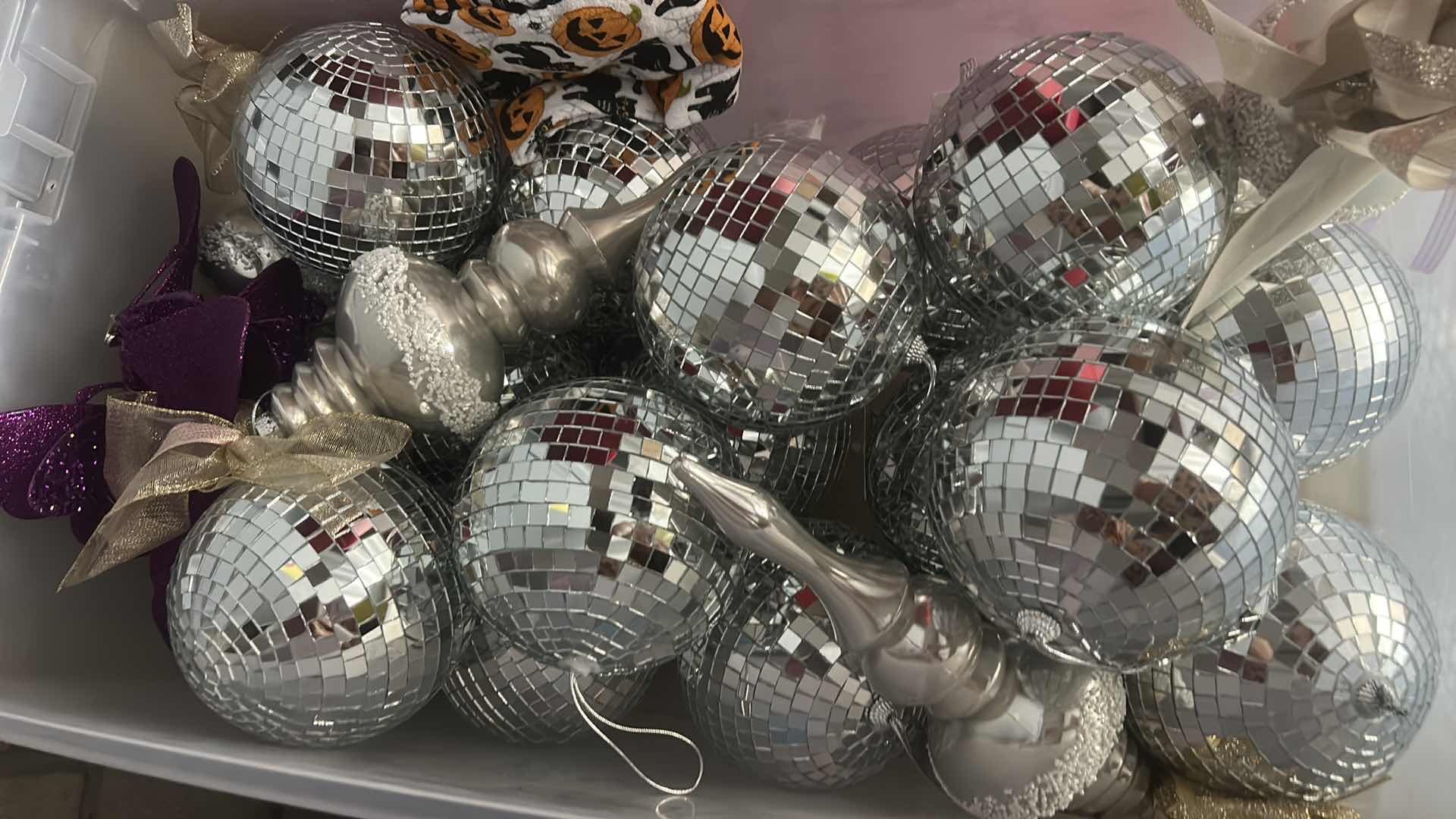 Photo 1 of TO FULL OF LARGE CHRISTMAS ORNAMENTS