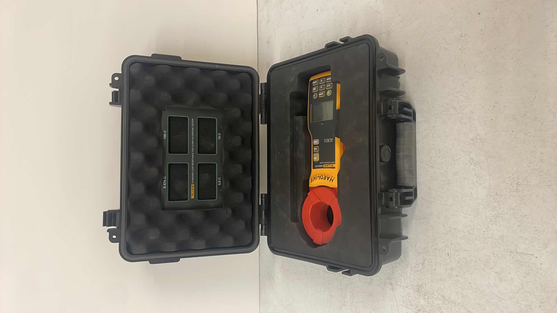Photo 4 of FLUKE CLAMP ON EARTH RESISTANCE TESTER: CAT III 1000V/CAT IV 600V, 0.2 MA TO 40 A, 122°F MAX OP TEMP