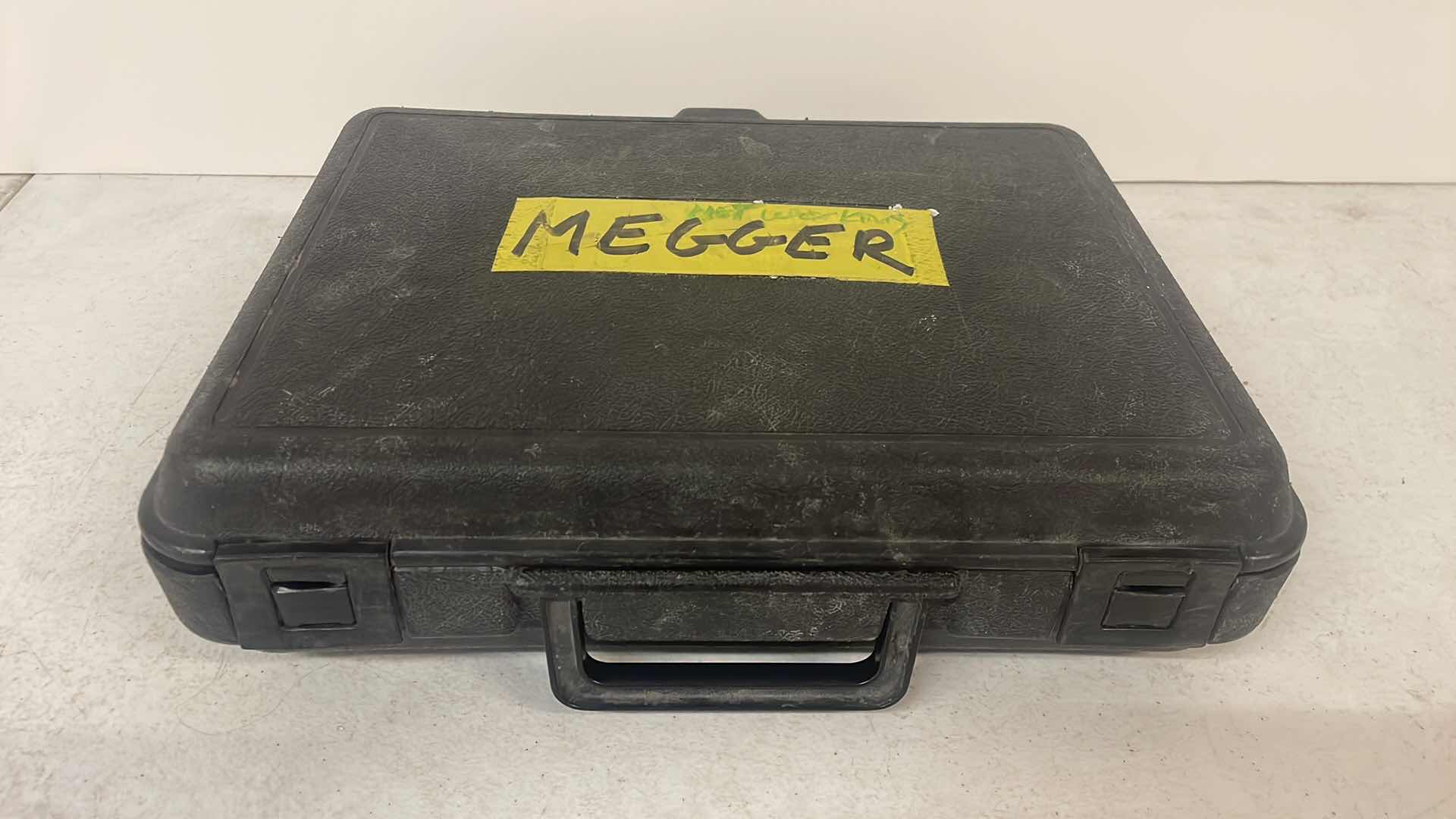 Photo 1 of FLUKE 1520 MEGOHMMETER