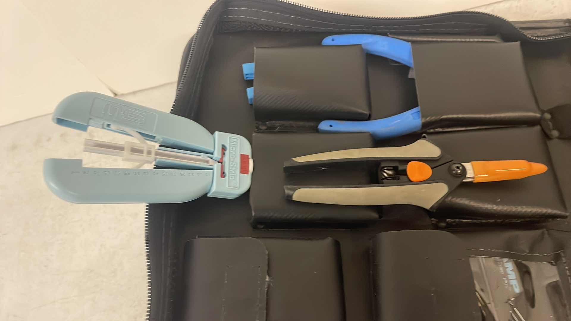 Photo 1 of PRE-POLISHED TERMINATION KIT
LIGHT CRIMP PLUS & MT-RJ JACK