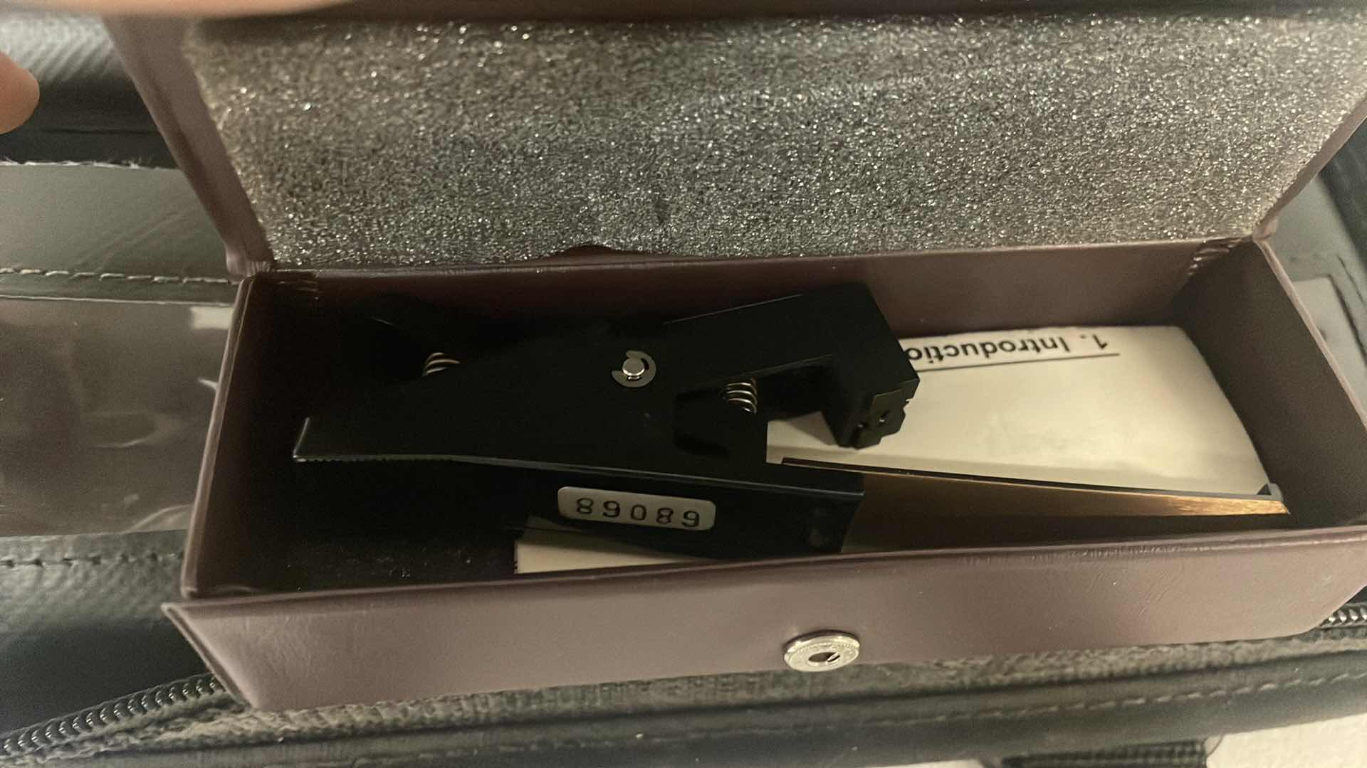 Photo 1 of PRE-POLISHED TERMINATION KIT
LIGHT CRIMP PLUS & MT-RJ JACK