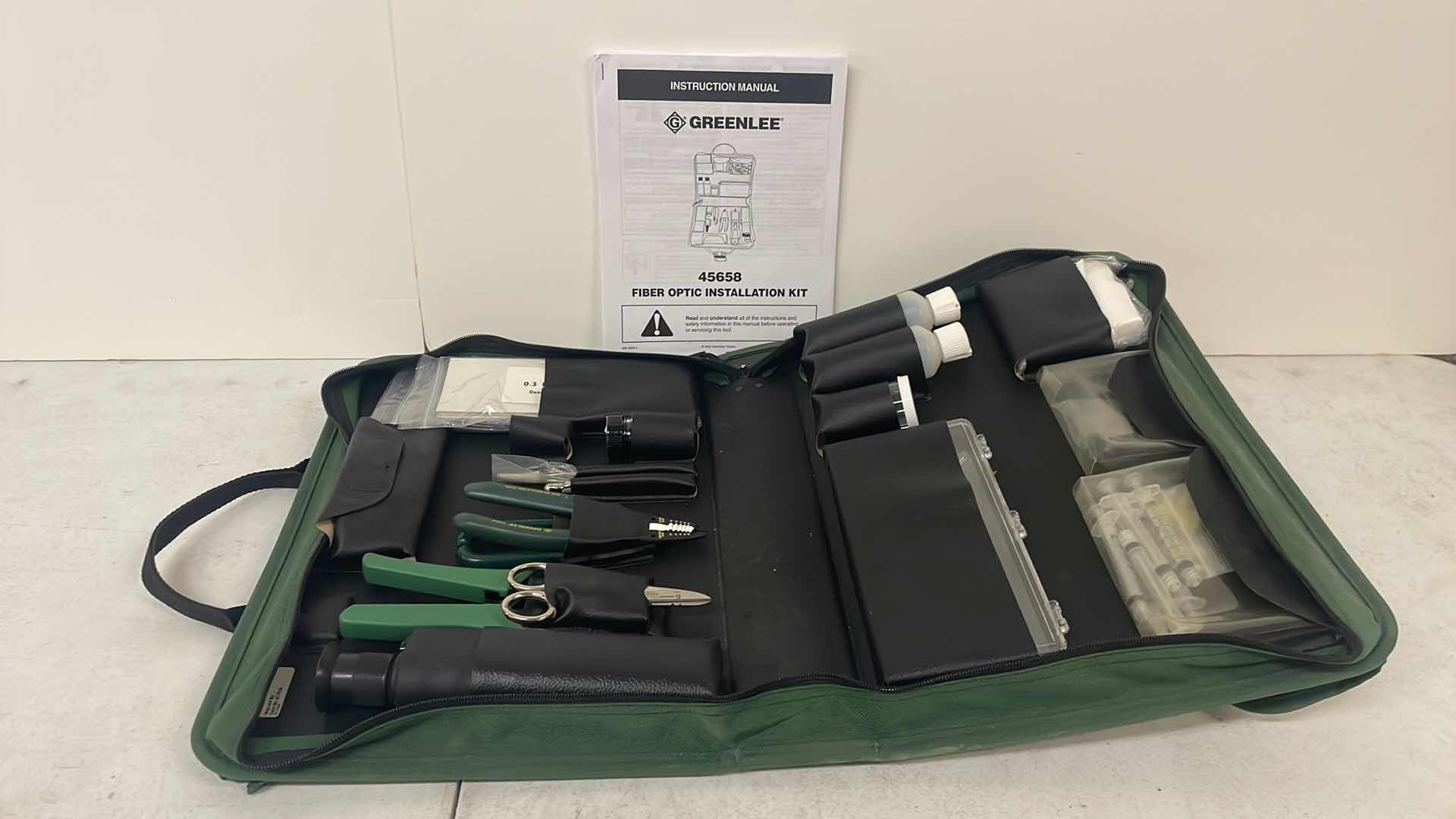 Photo 1 of FIBER OPTIC CUTTER/STRIPPER KIT, FULL
TE CONNECTIVITY PART NO.: 45658