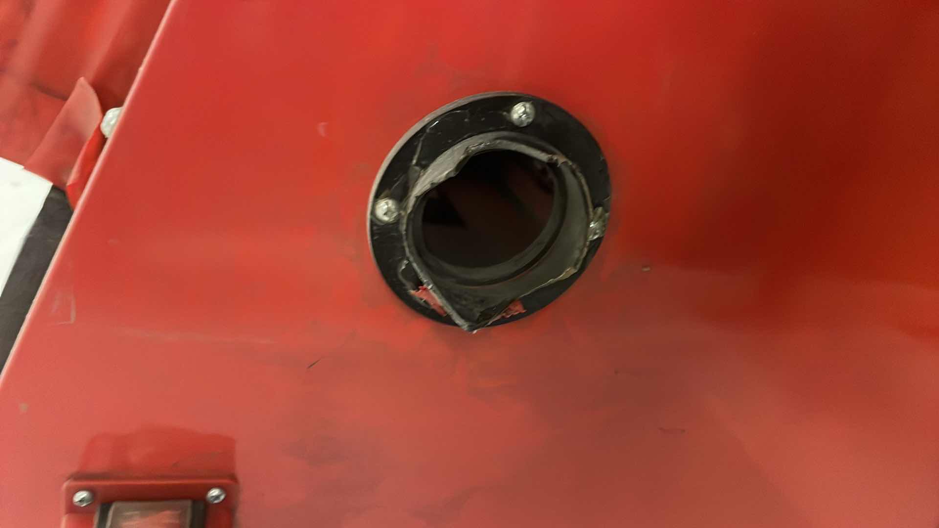 Photo 1 of CENTRAL PNEUMATIC 40LB CAPACITY FLOOR BLAST CABINET