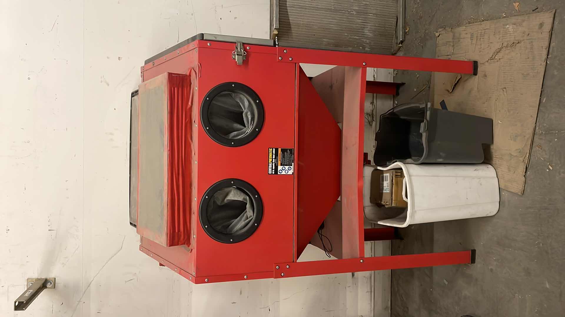 Photo 1 of CENTRAL PNEUMATIC 40LB CAPACITY FLOOR BLAST CABINET