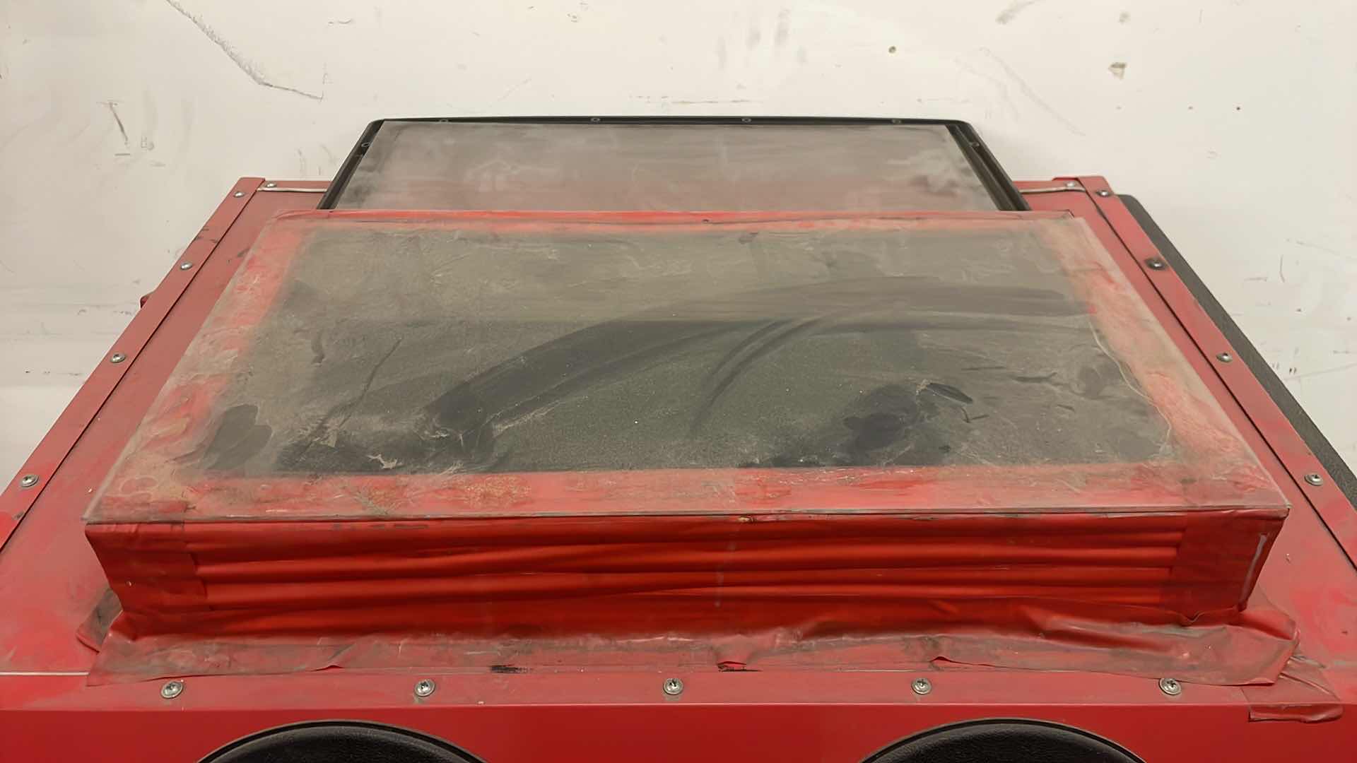 Photo 1 of CENTRAL PNEUMATIC 40LB CAPACITY FLOOR BLAST CABINET