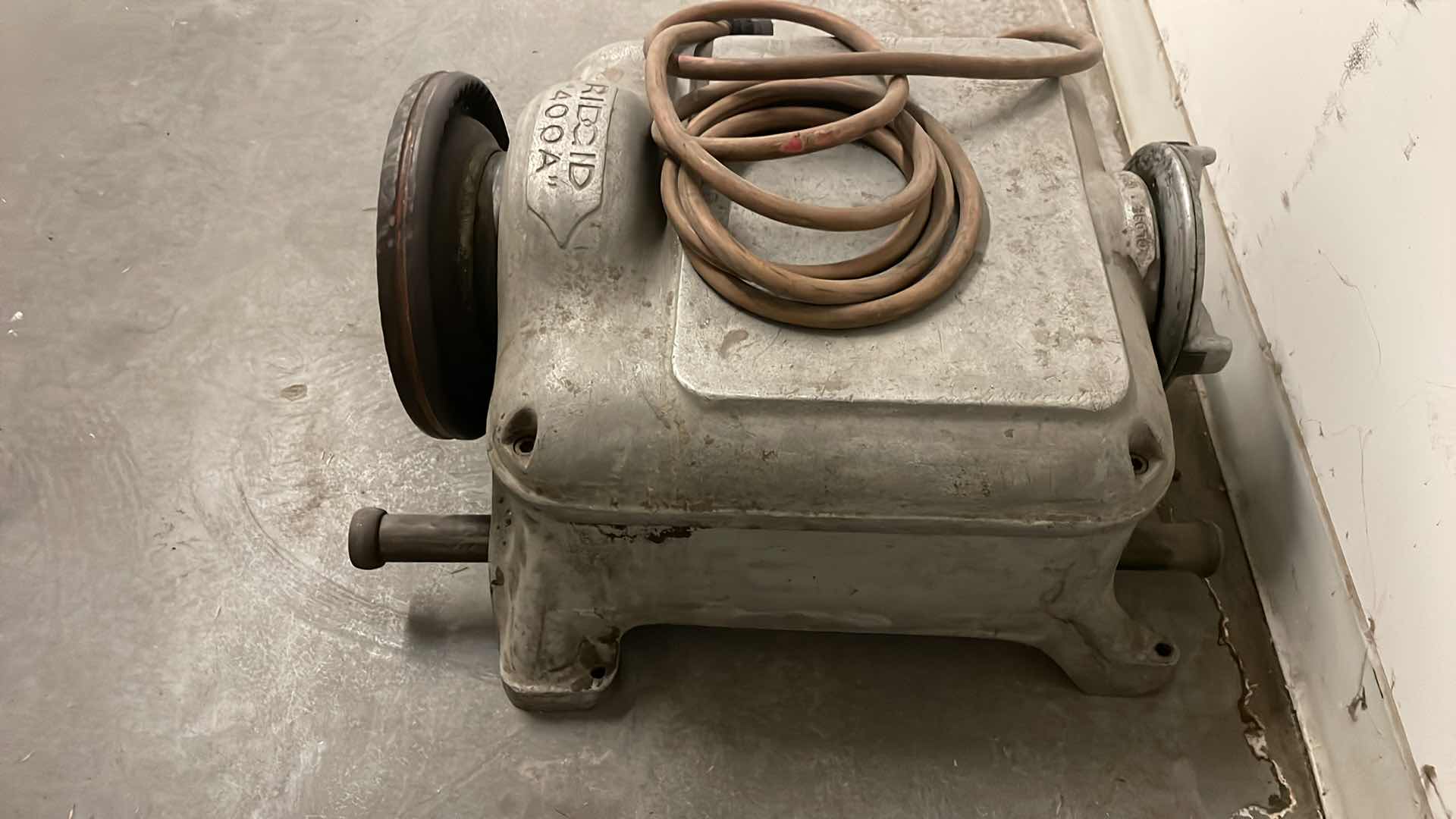 Photo 1 of RIDGID 400A ELECTRIC POWER PIPE THREADER THREADING MACHINE 120V