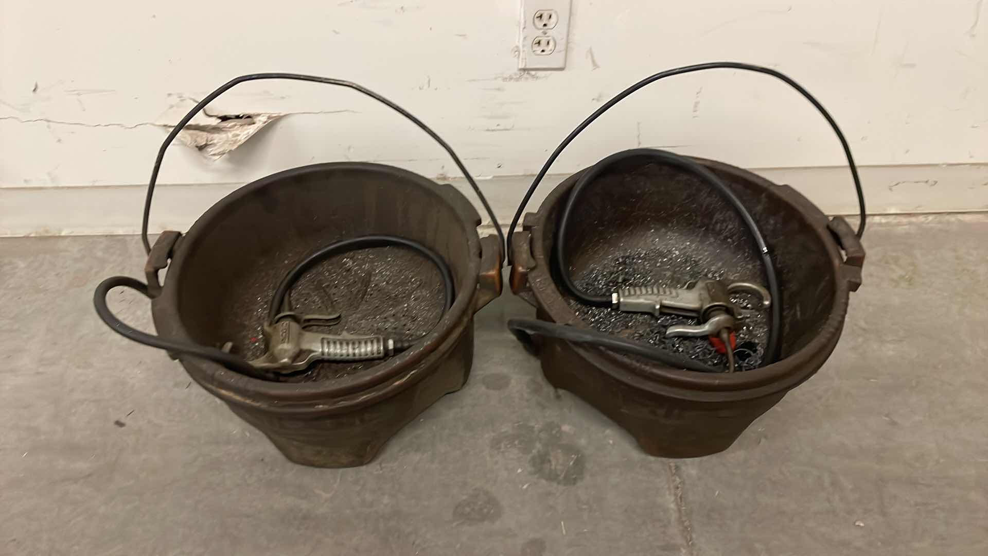 Photo 1 of RIDGID 418 HAND HELD OILER HEAVY DUTY (2)