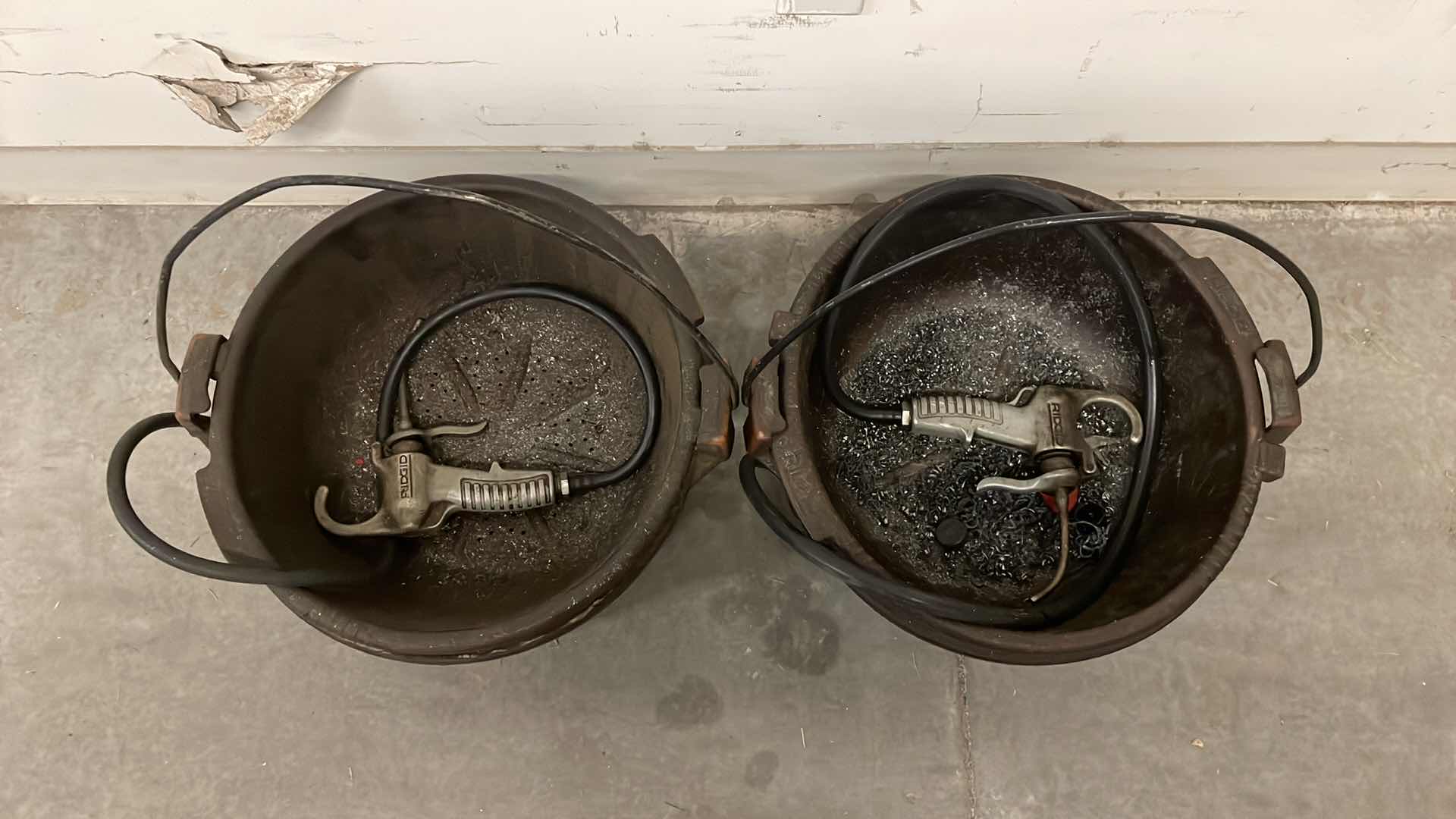 Photo 1 of RIDGID 418 HAND HELD OILER HEAVY DUTY (2)