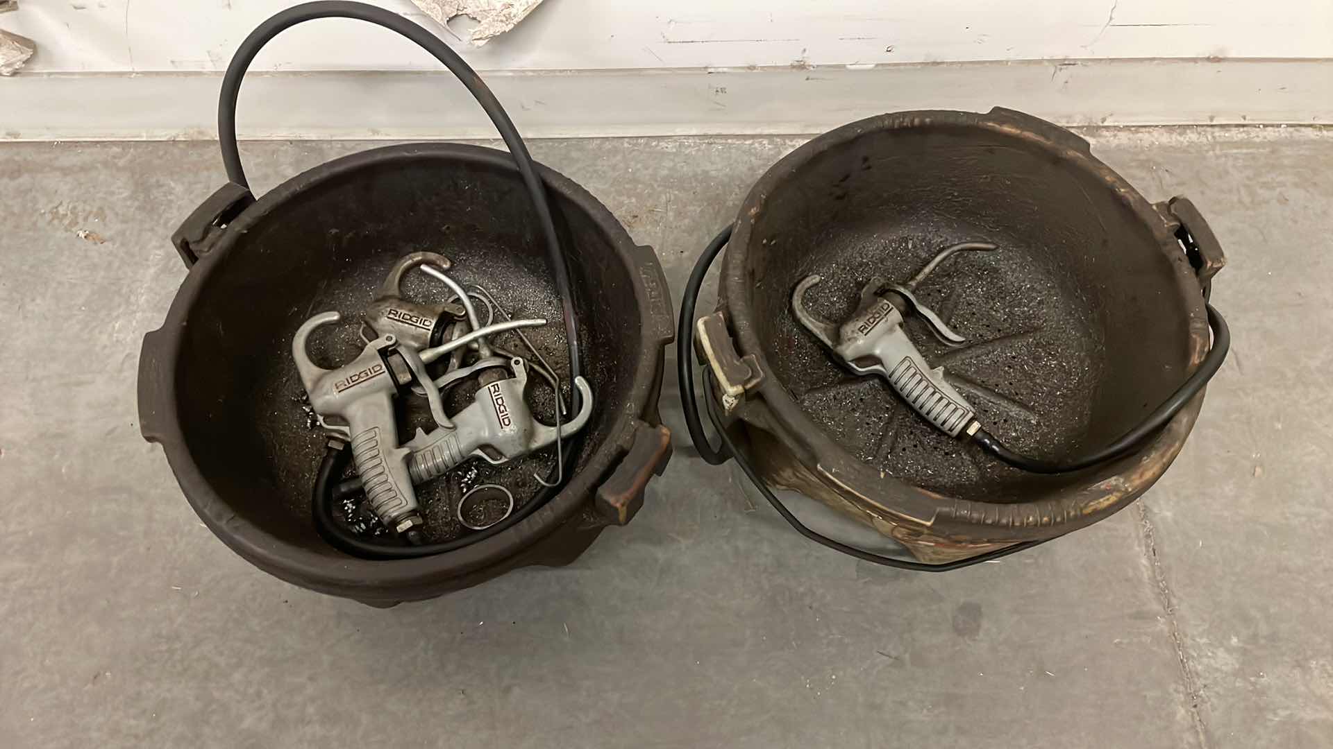 Photo 1 of RIDGID 418 HAND HELD OILER HEAVY DUTY(2)