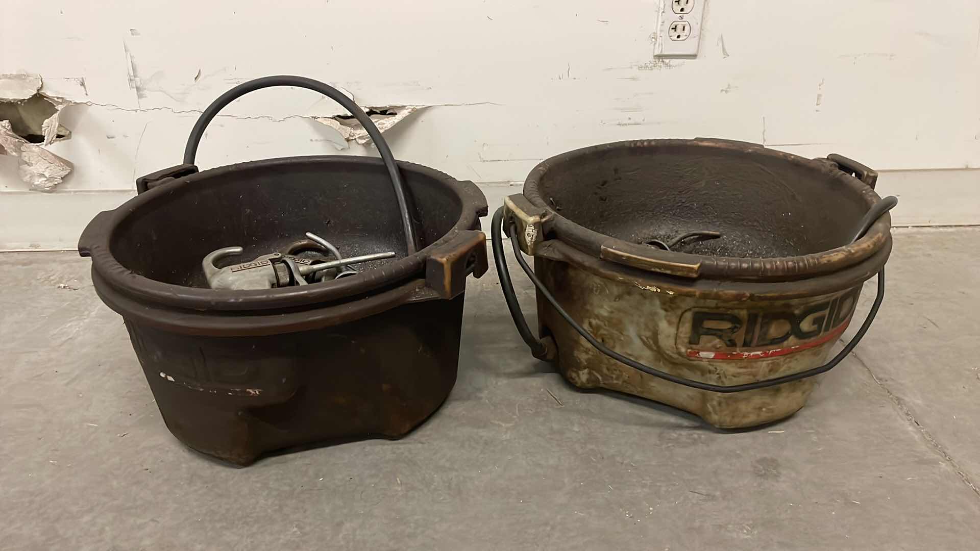 Photo 1 of RIDGID 418 HAND HELD OILER HEAVY DUTY(2)