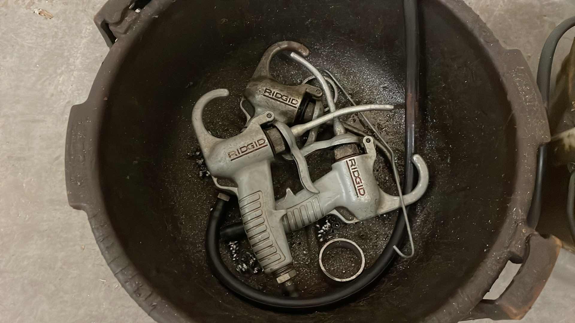 Photo 1 of RIDGID 418 HAND HELD OILER HEAVY DUTY(2)