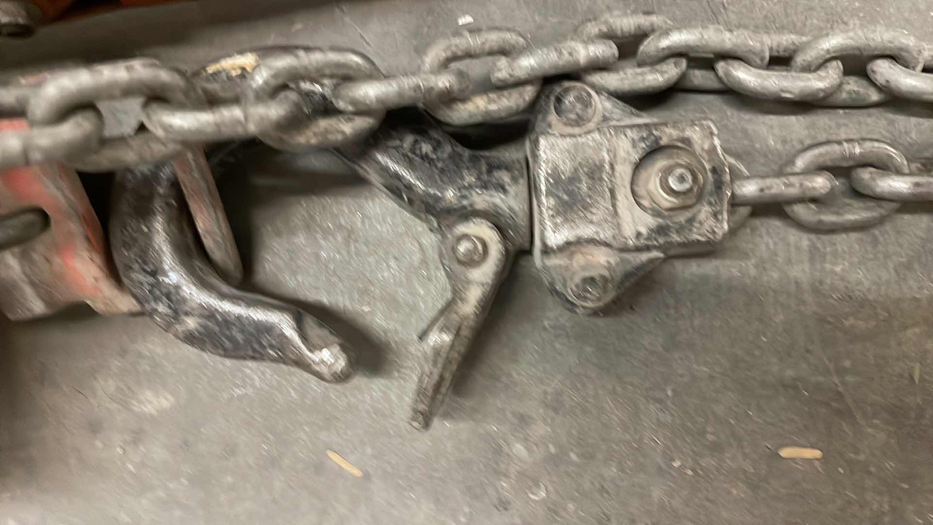 Photo 1 of DAYTON 4ZX44 LEVER CHAIN HOIST, 3/4 TON  LOAD CAPACITY, 10’ HOIST LIFT