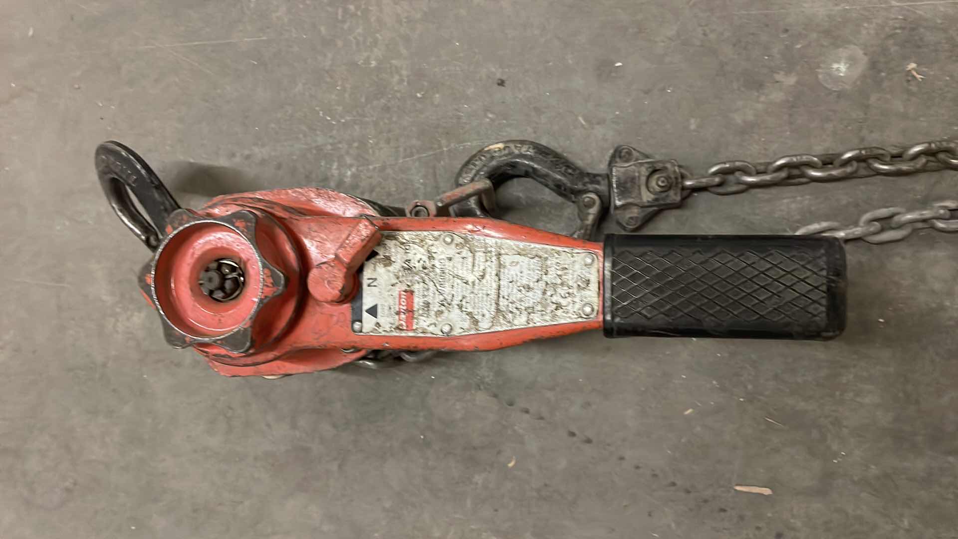 Photo 1 of DAYTON 4ZX44 LEVER CHAIN HOIST, 3/4 TON  LOAD CAPACITY, 10’ HOIST LIFT