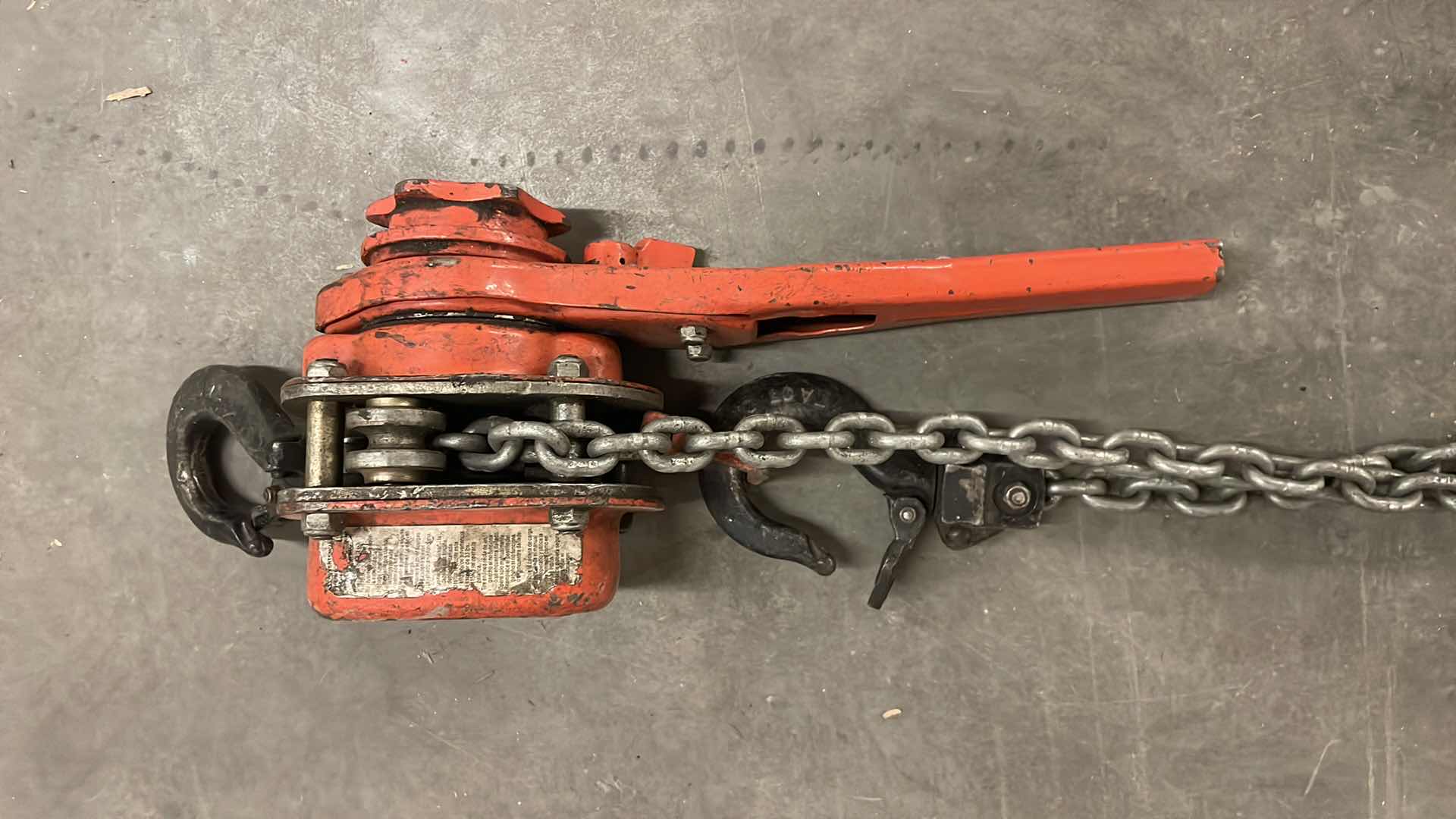 Photo 1 of DAYTON 4ZX45 LEVER CHAIN HOIST 3/4TON 20’ HOIST LIFT