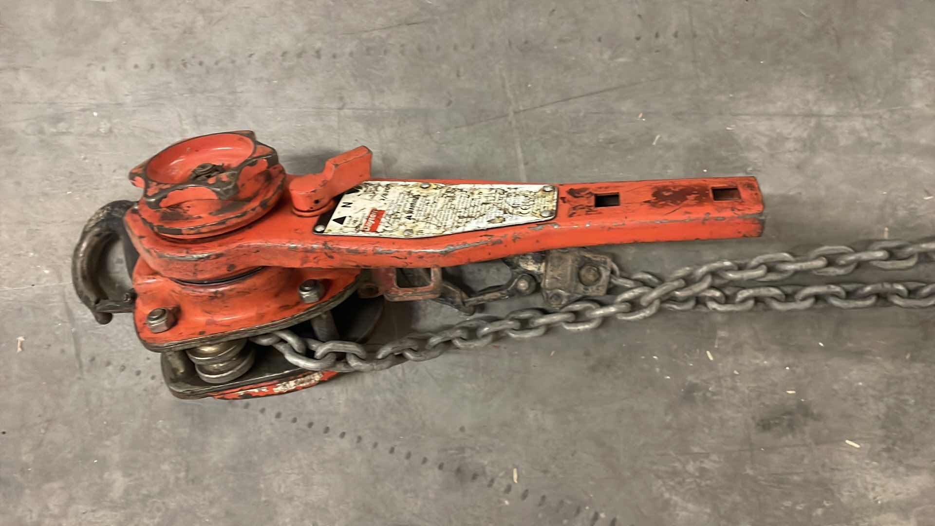 Photo 1 of DAYTON 4ZX44 LEVER CHAIN HOIST, 3/4 TON  LOAD CAPACITY, 10’ HOIST LIFT