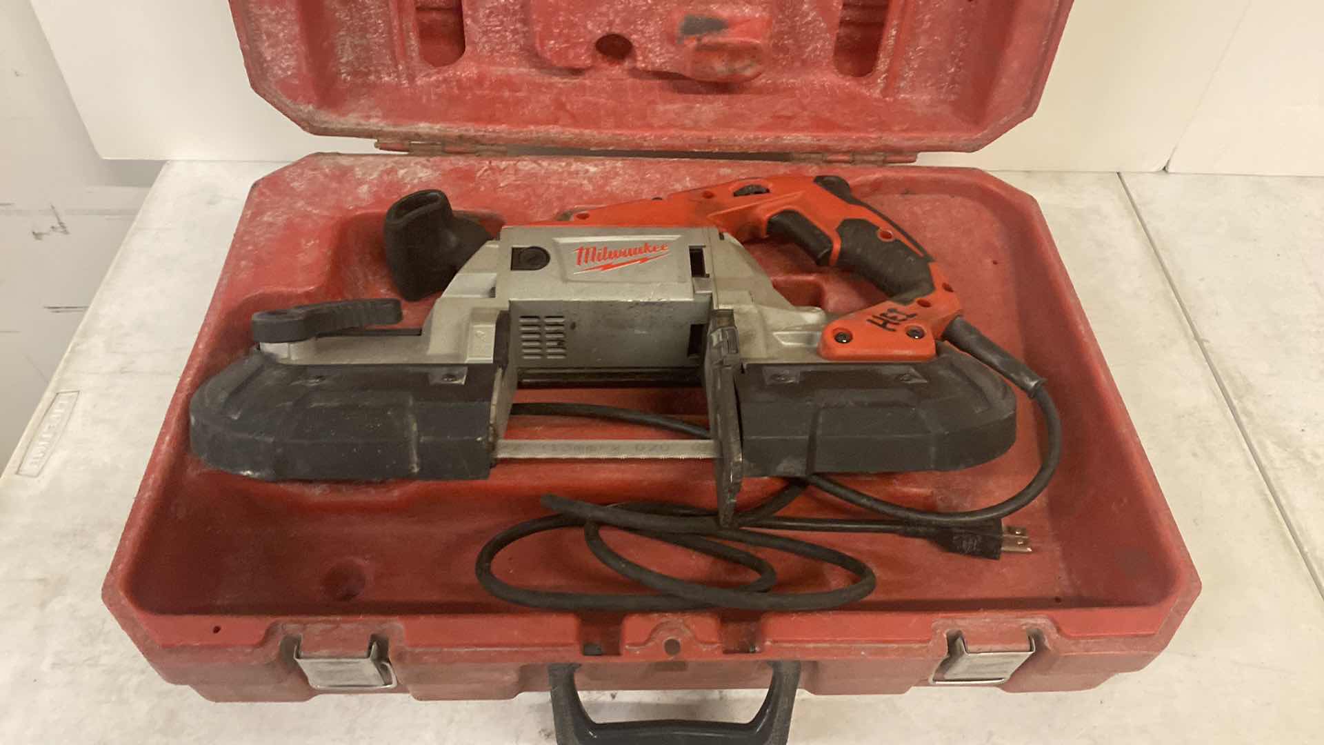 Photo 1 of MILWAUKEE DEEP CUT VARIABLE SPEED BAND SAW KIT 
6232-20