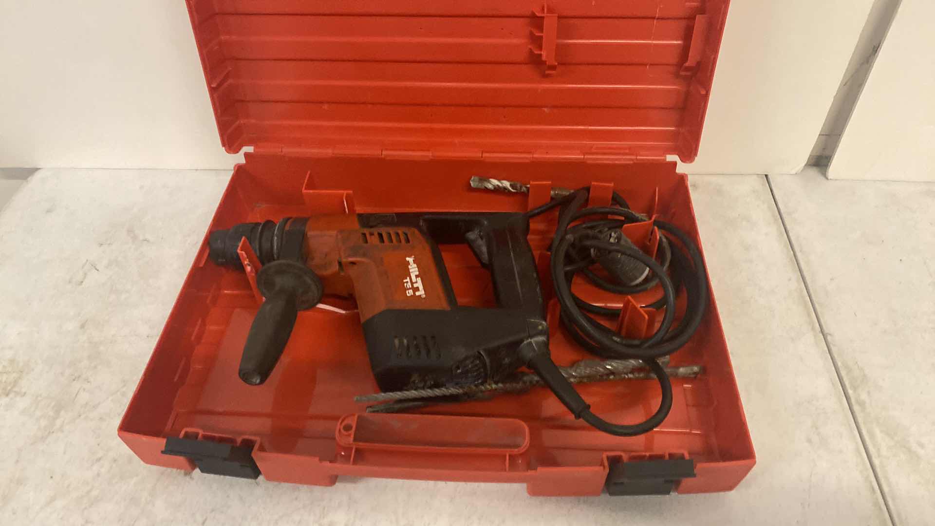 Photo 1 of HILTI TE5 CORDED ROTARY HAMMER DRILL WITH CASE + BITS