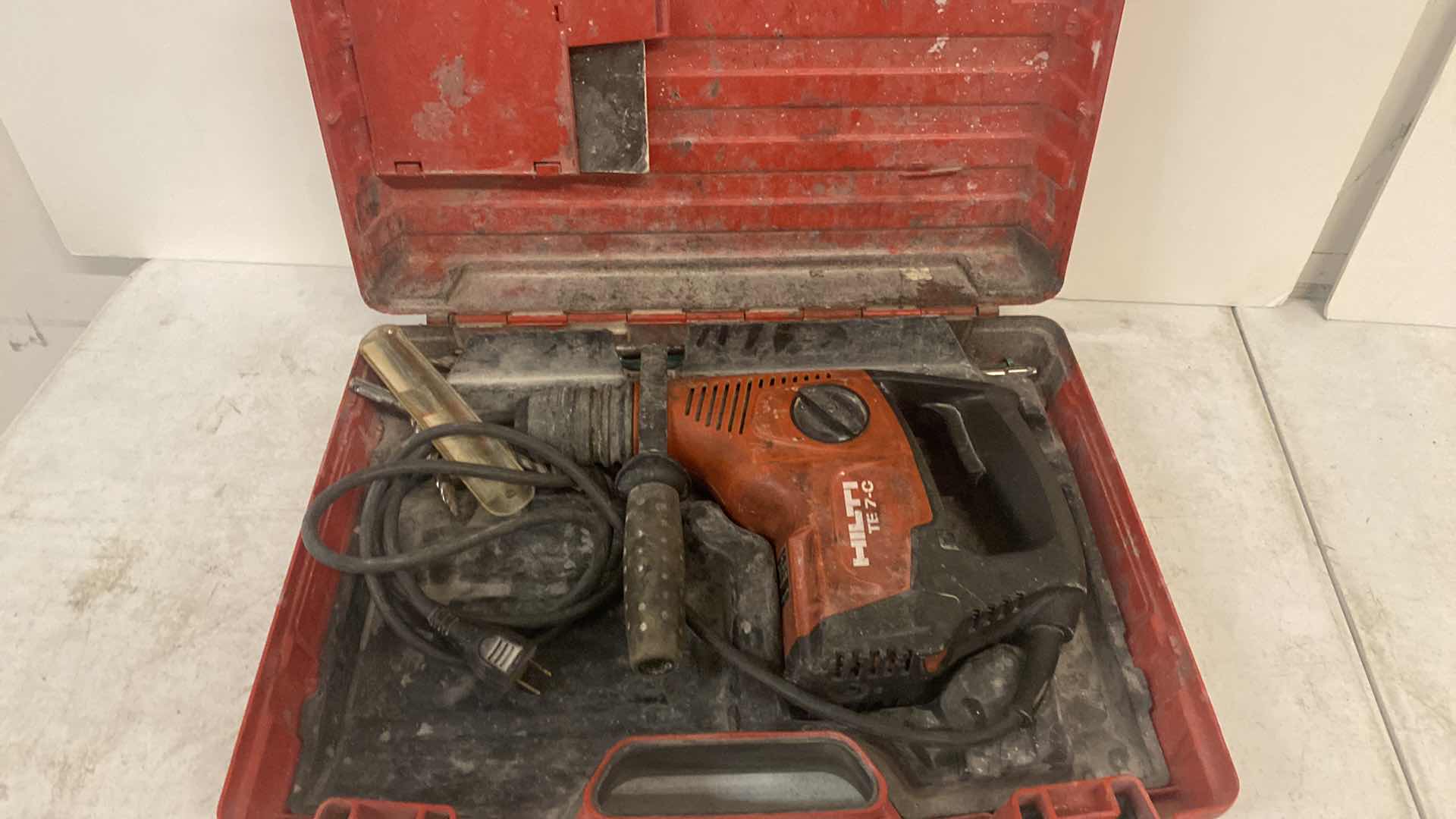 Photo 4 of HILTI TE7-C CORDED ROTARY HAMMER DRILL WITH CASE + BITS