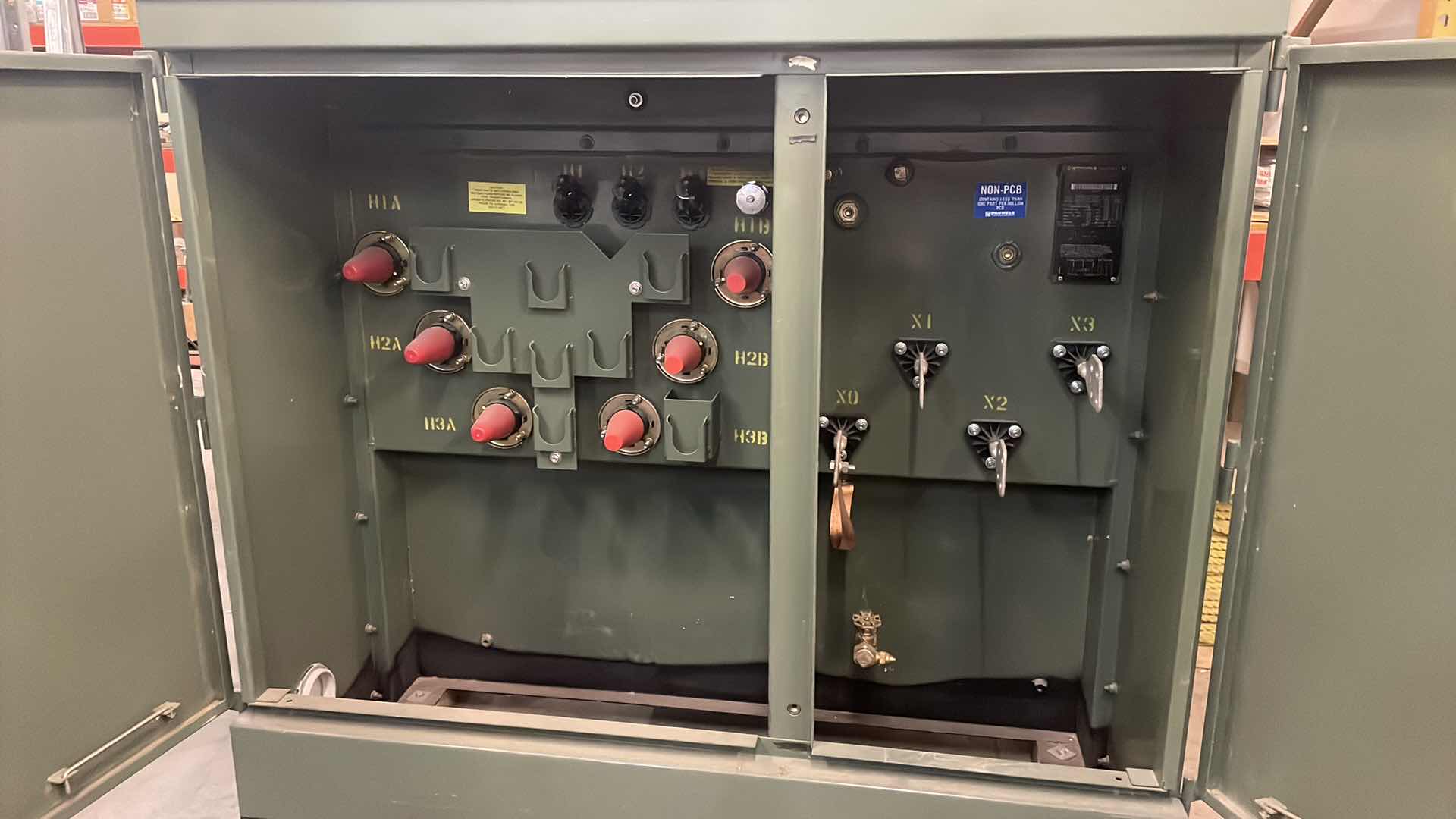 Photo 3 of PAUWELS TRANSFORMER 75 KVA 3-PHASE PAD-MOUNT TRANSFORMER HV 4160 DELTA LV 480Y/277 WITH LOADBREAK BUSHINGS