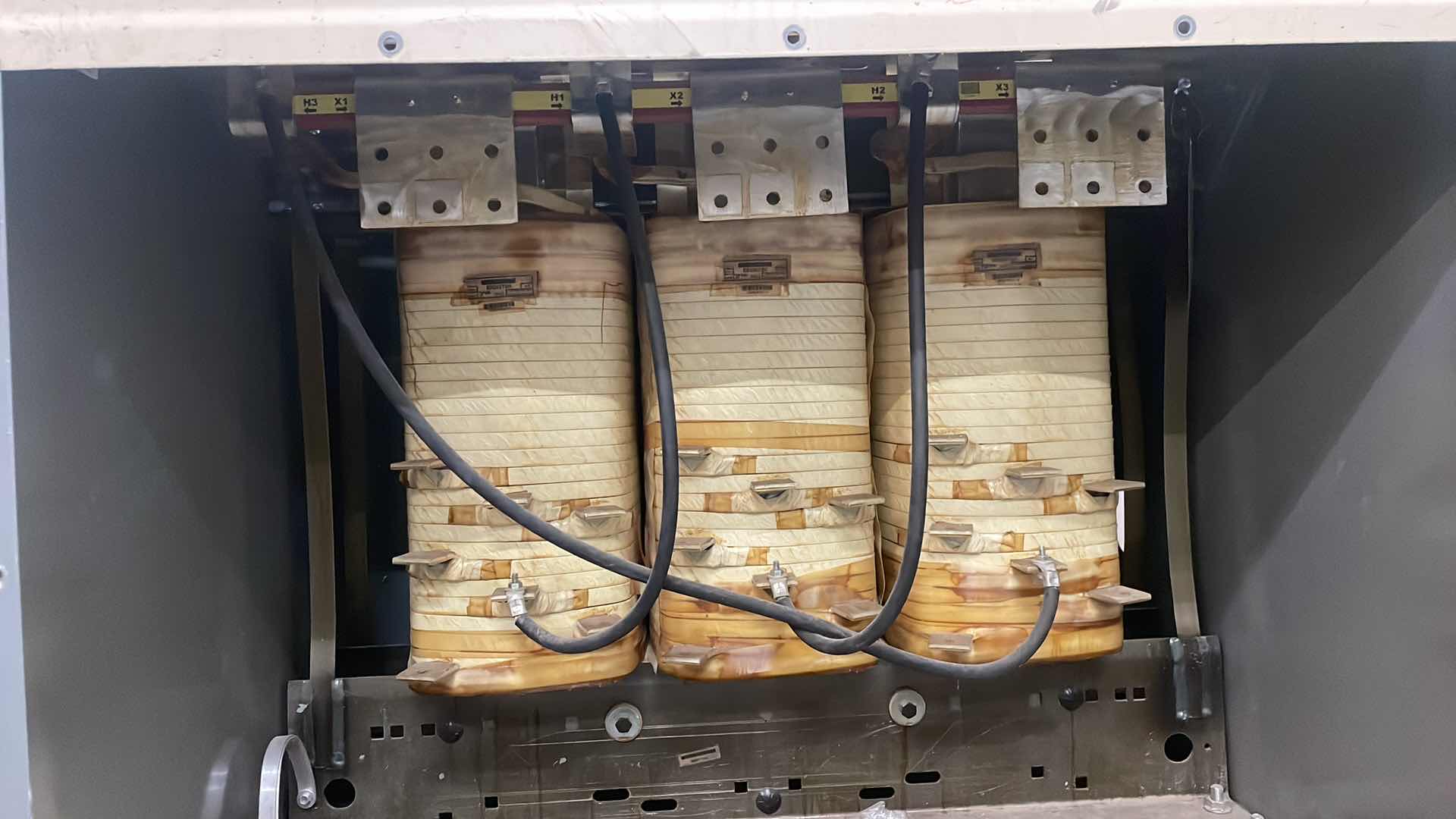 Photo 4 of SQUARE D BY SCHNEIDER ELECTRIC TRANSFORMER, DRY TYPE, DOE 2016, 225KVA, 3 PHASE, 480V DELTA PRIMARY, 208Y/120V SECONDARY, 25J, 150C RISE
EX225T3H